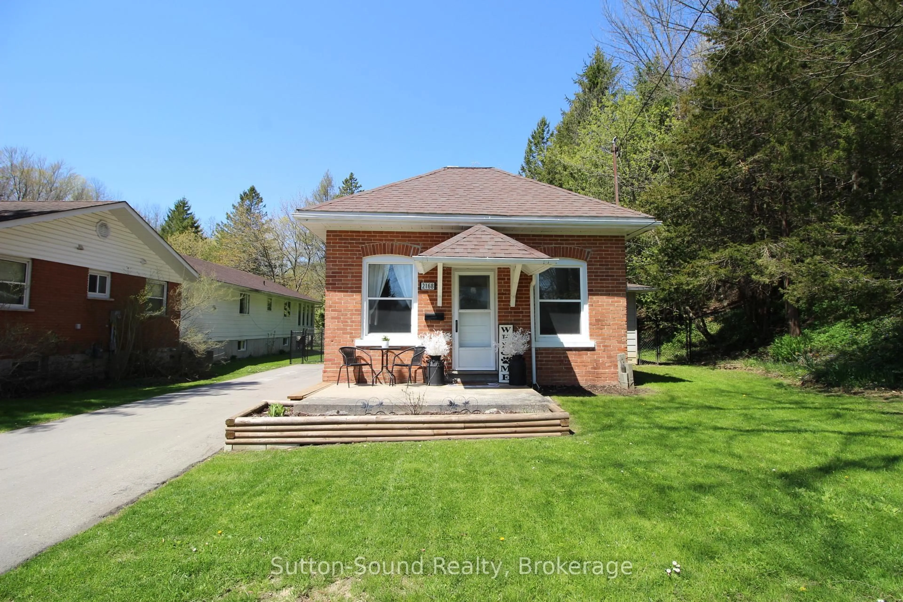 Home with brick exterior material, street for 2168 6th Ave, Owen Sound Ontario N4K 5J3