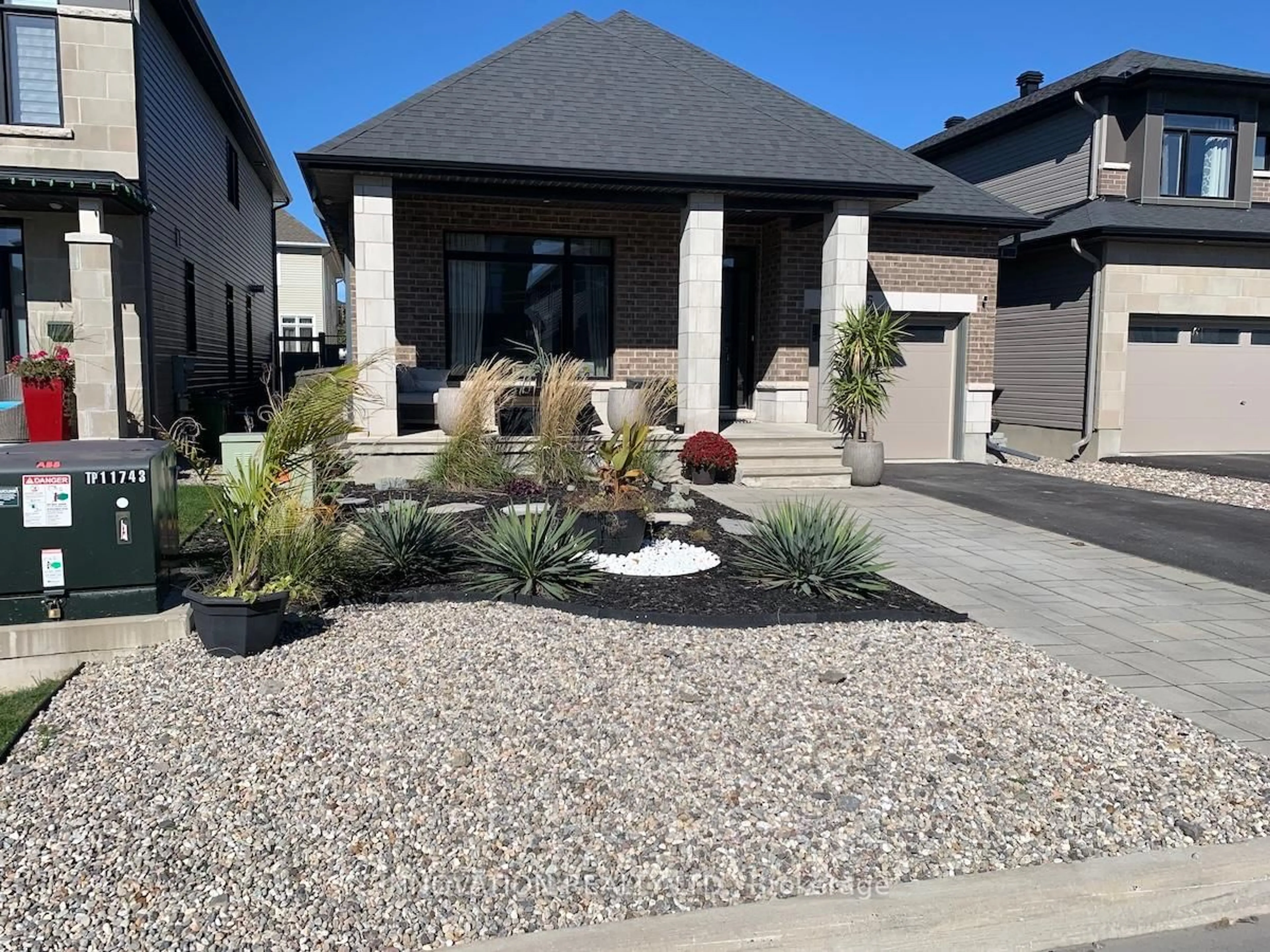 Unknown for 565 Bobolink Rdge, Ottawa Ontario K2S 2P4