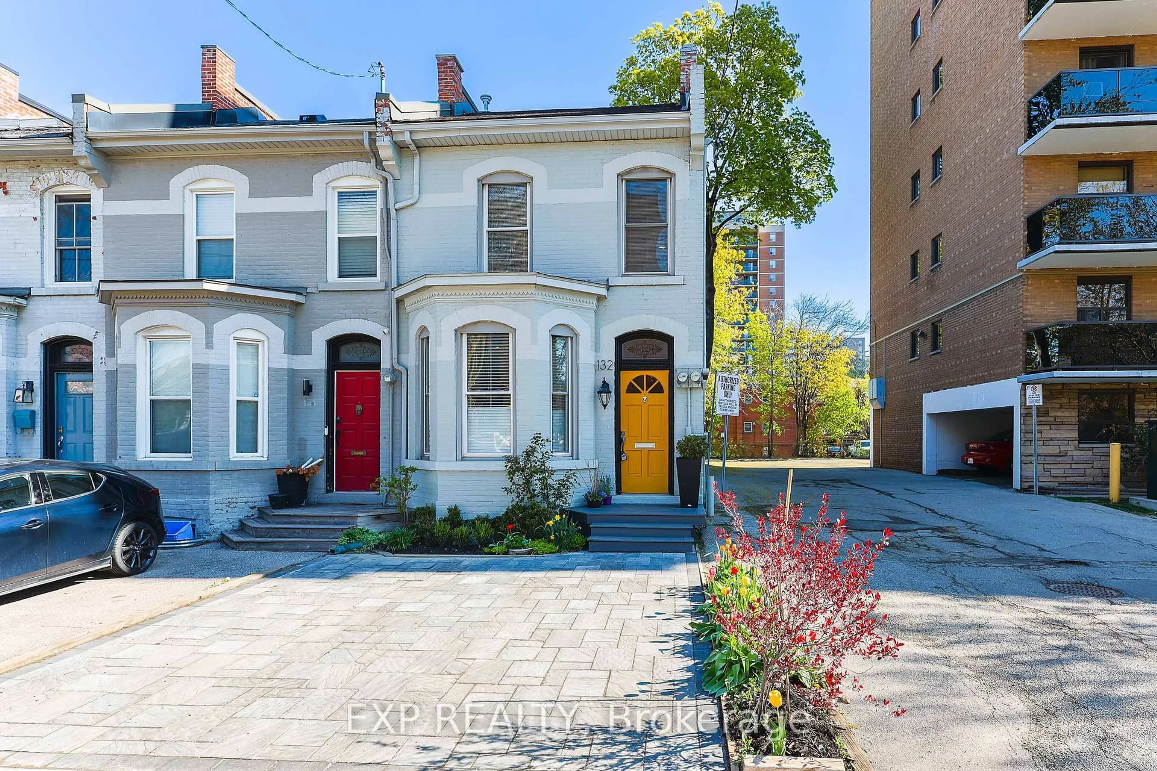 Home with brick exterior material, street for 132 Charlton Ave, Hamilton Ontario L8P 2C6