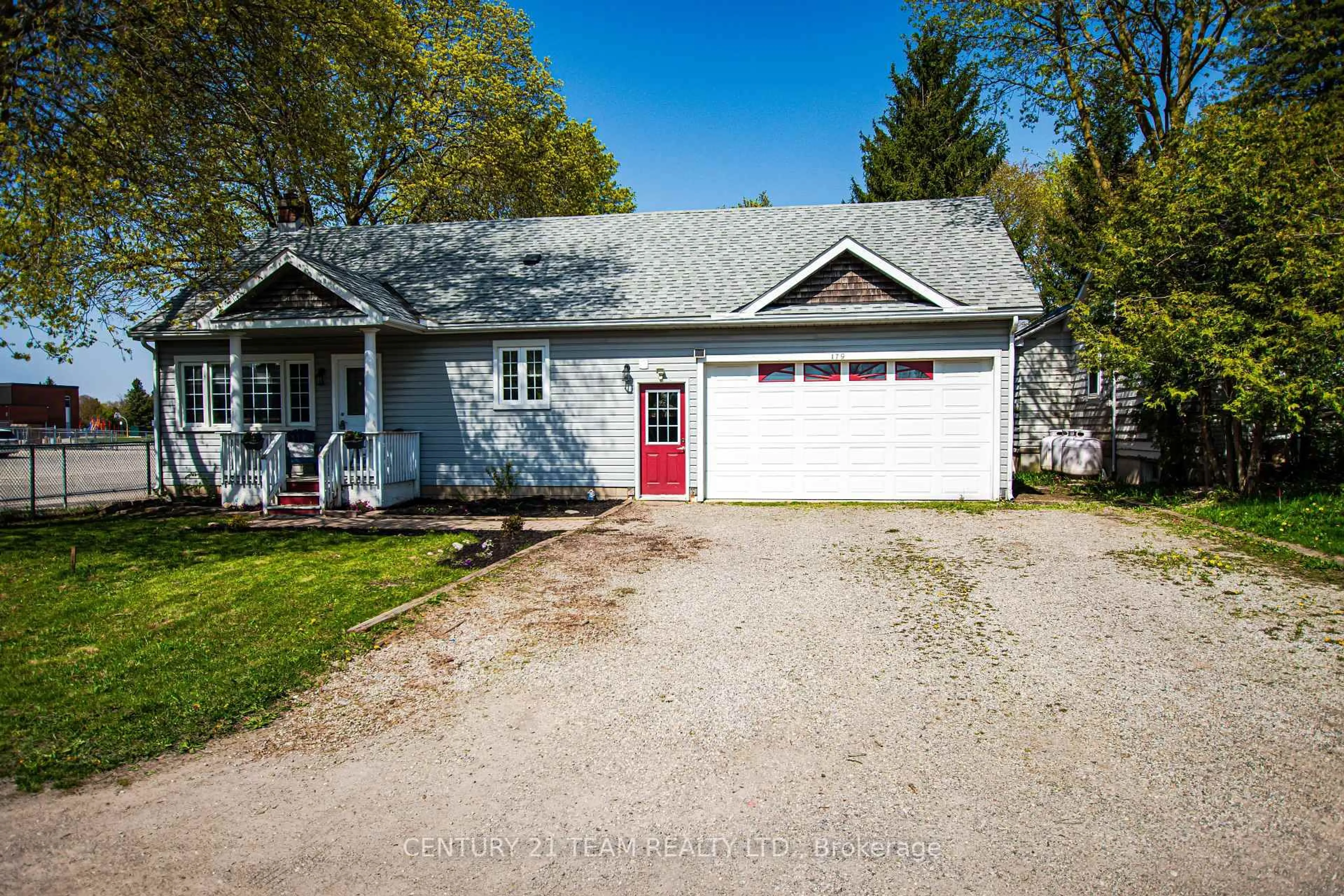 A pic from outside/outdoor area/front of a property/back of a property/a pic from drone, street for 179 Daniel St, Erin Ontario N0B 1T0