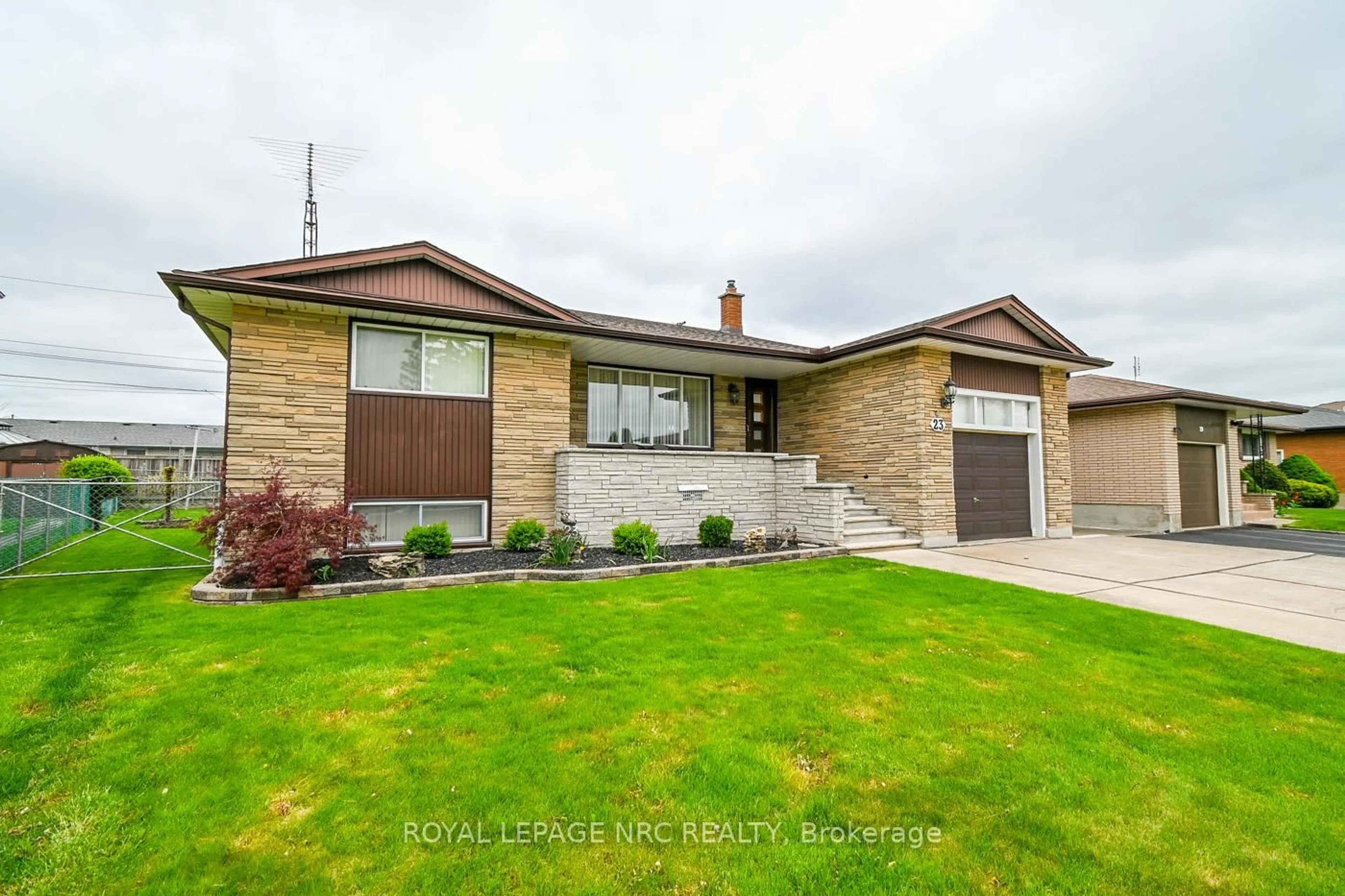 Home with brick exterior material, street for 23 Eastdale Cres, Welland Ontario L3B 1E6