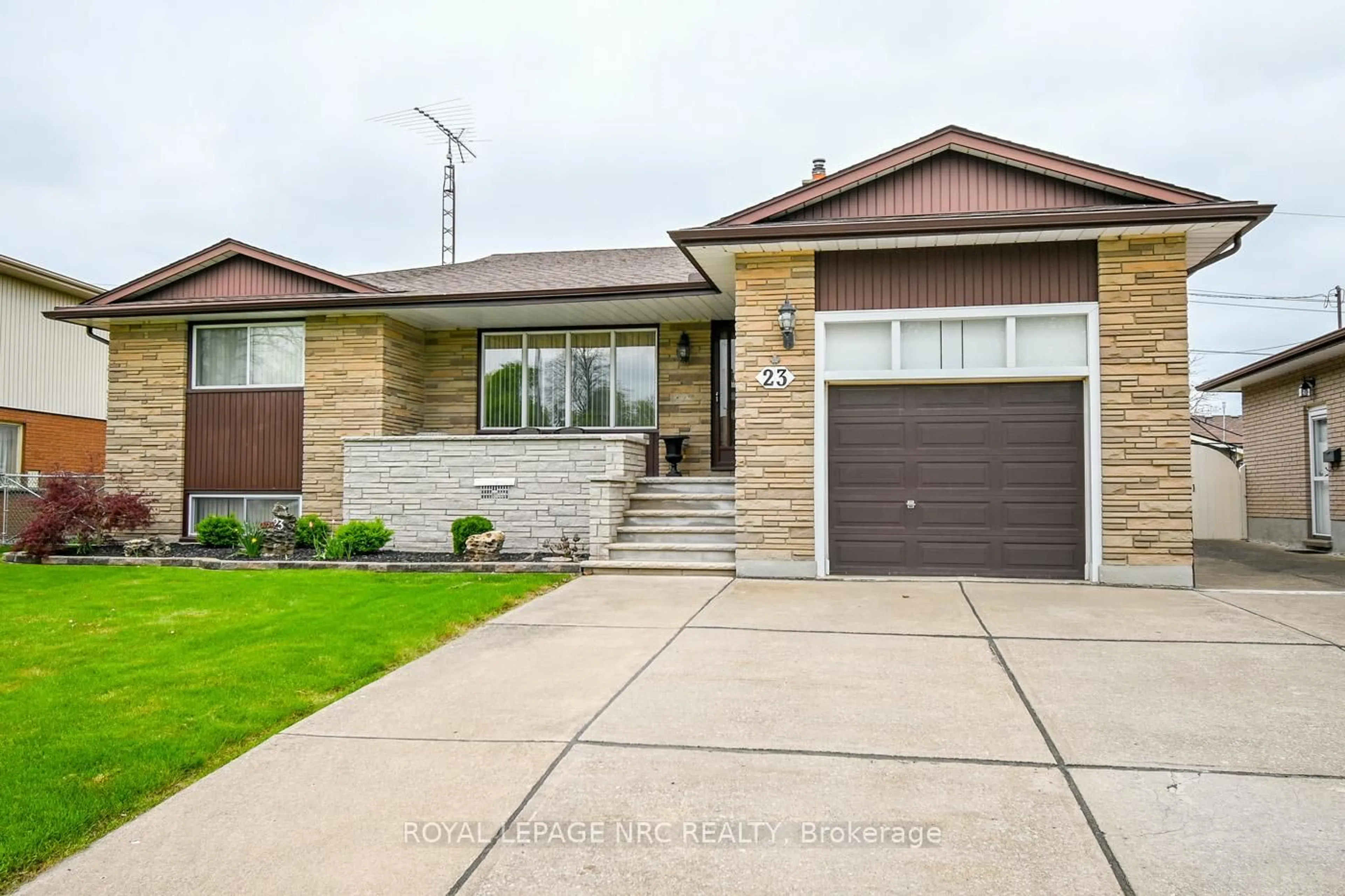 Home with brick exterior material, street for 23 Eastdale Cres, Welland Ontario L3B 1E6