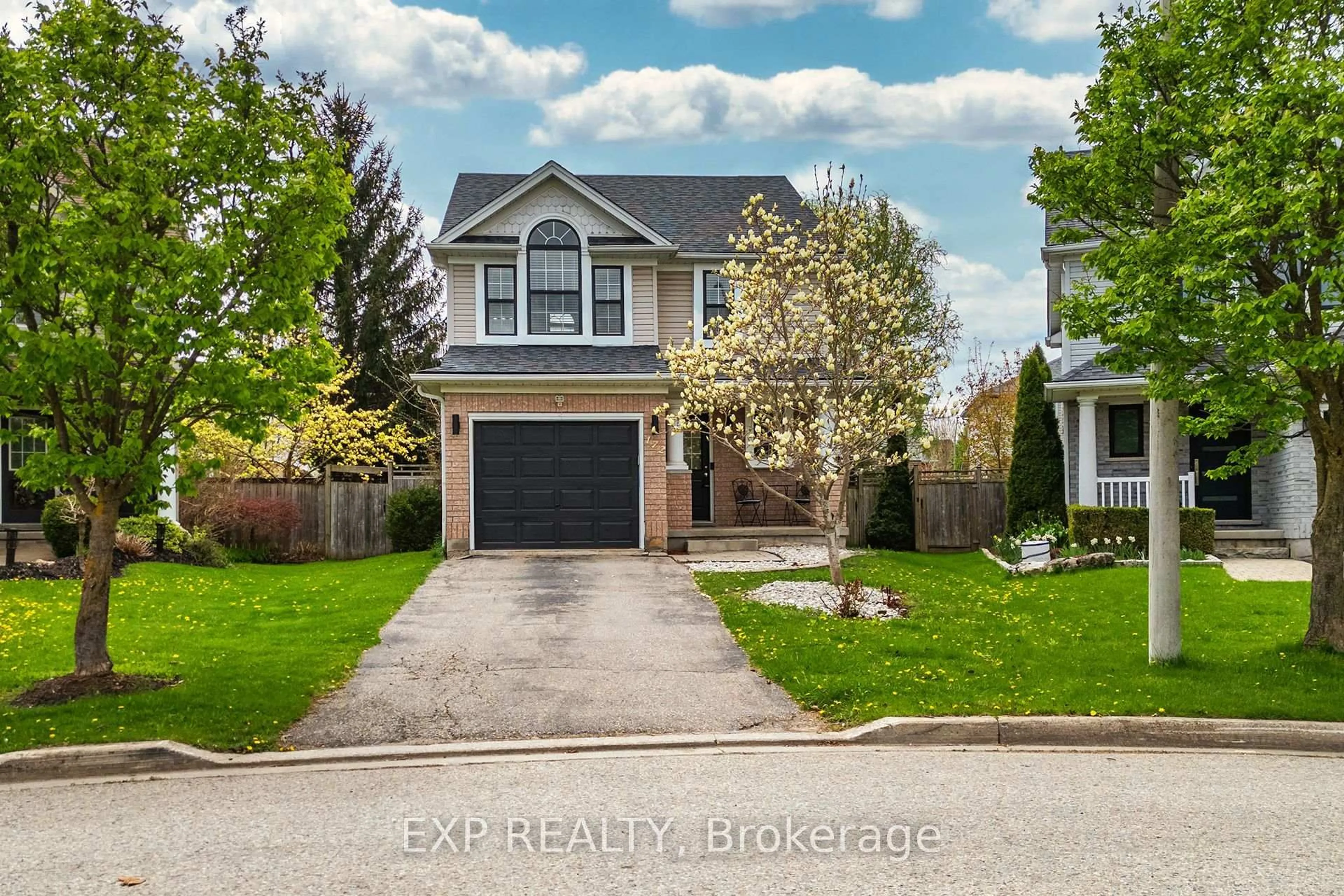 Home with vinyl exterior material, street for 172 Dalecroft Pl, Waterloo Ontario N2T 2T1
