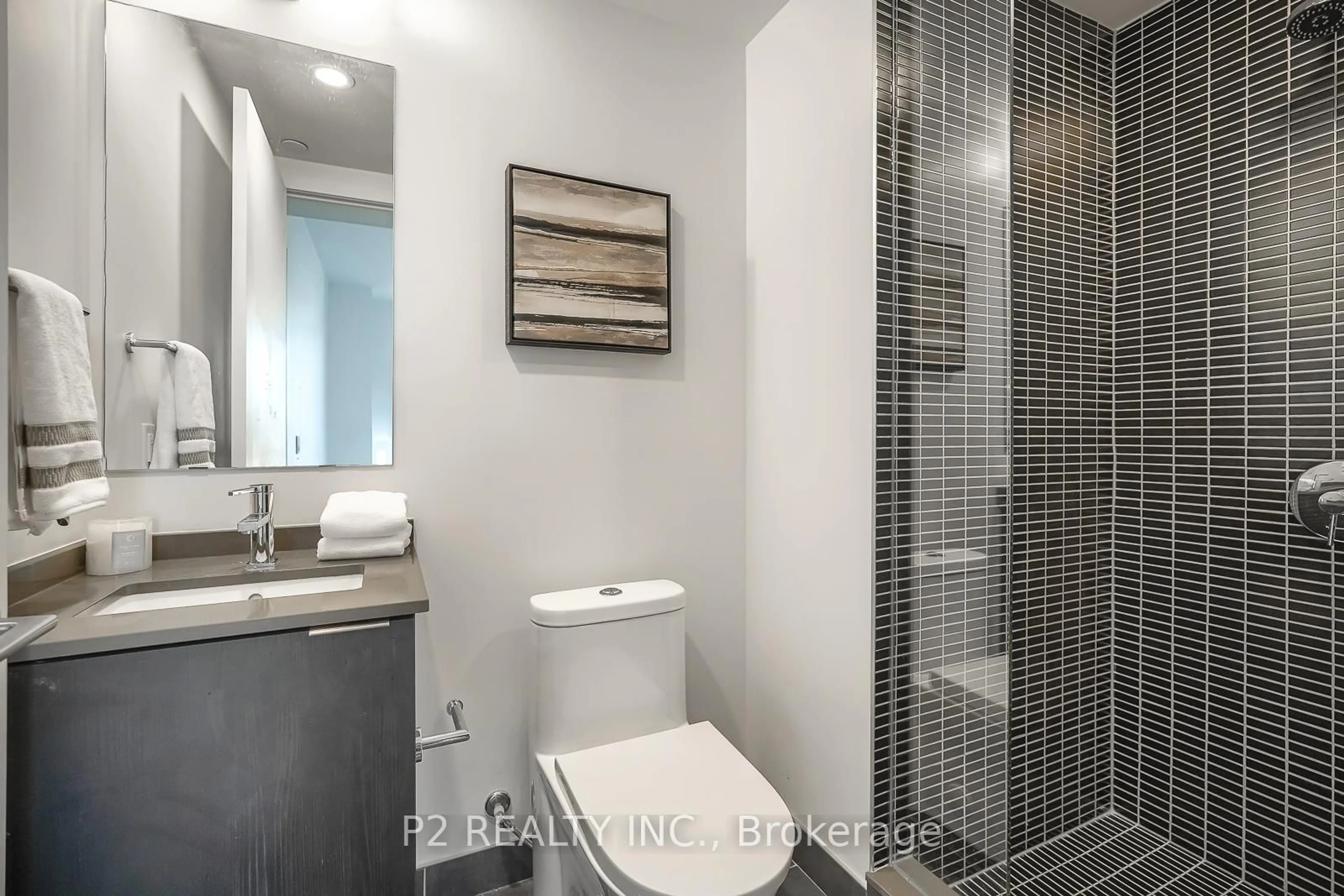 Standard bathroom, ceramic/tile floor for 1 Jarvis St #1010, Hamilton Ontario L8R 3J2