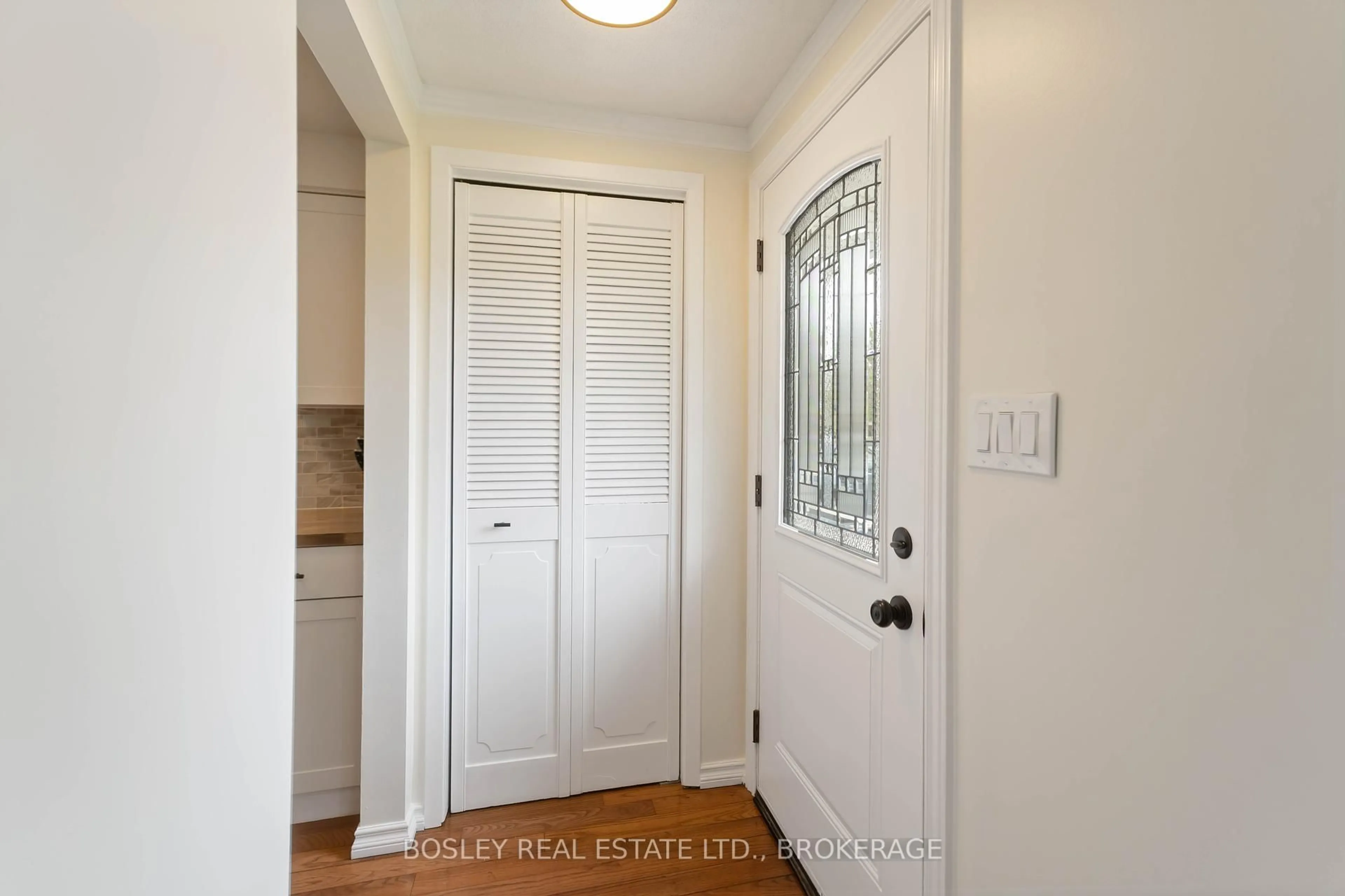 Indoor entryway for 15 Westlake Lane, St. Catharines Ontario L2N 4C9