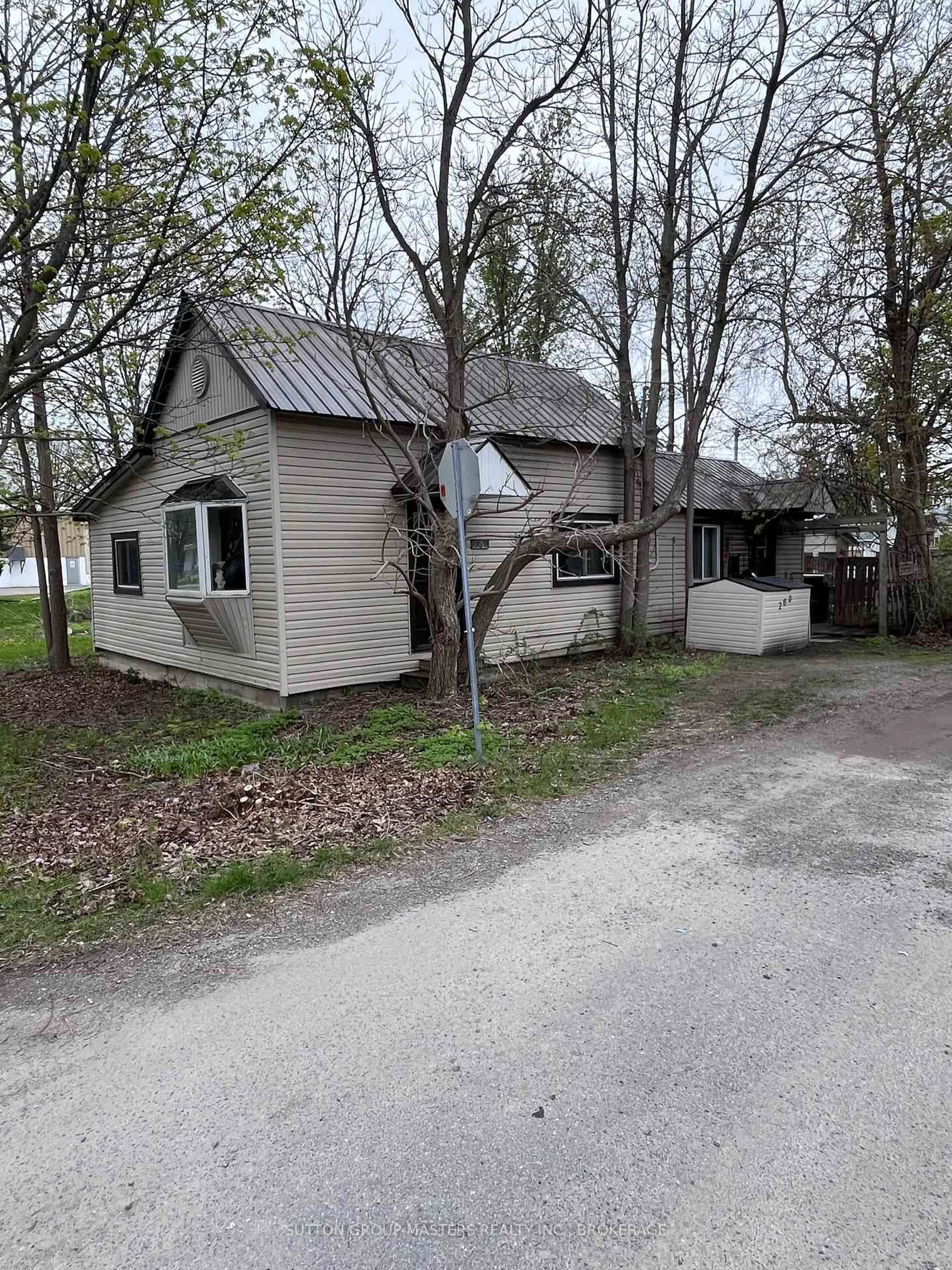 Shed for 260 William St, Gananoque Ontario K7G 1S9