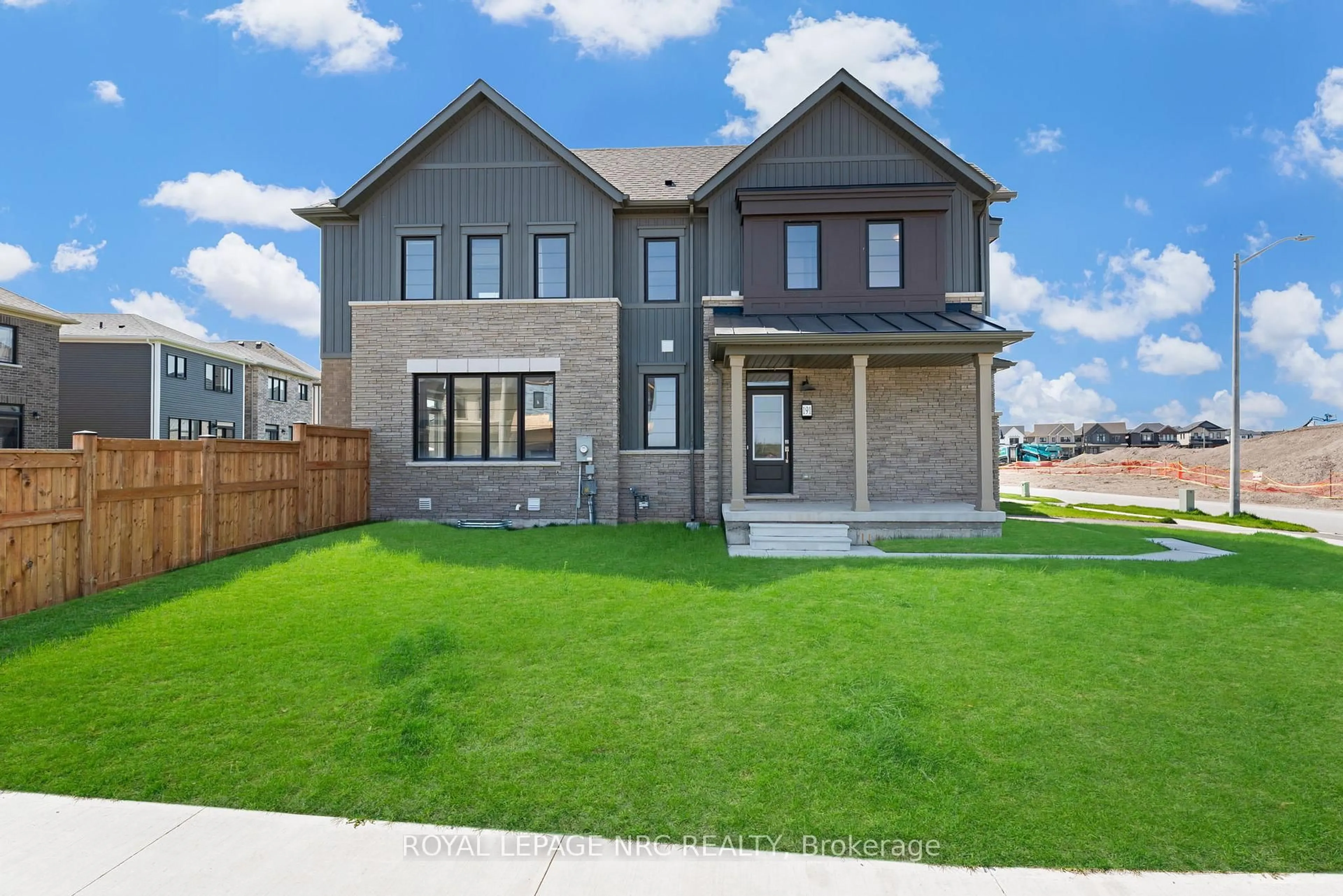 Home with brick exterior material, street for 191 Aviron Cres, Welland Ontario L3B 5K2
