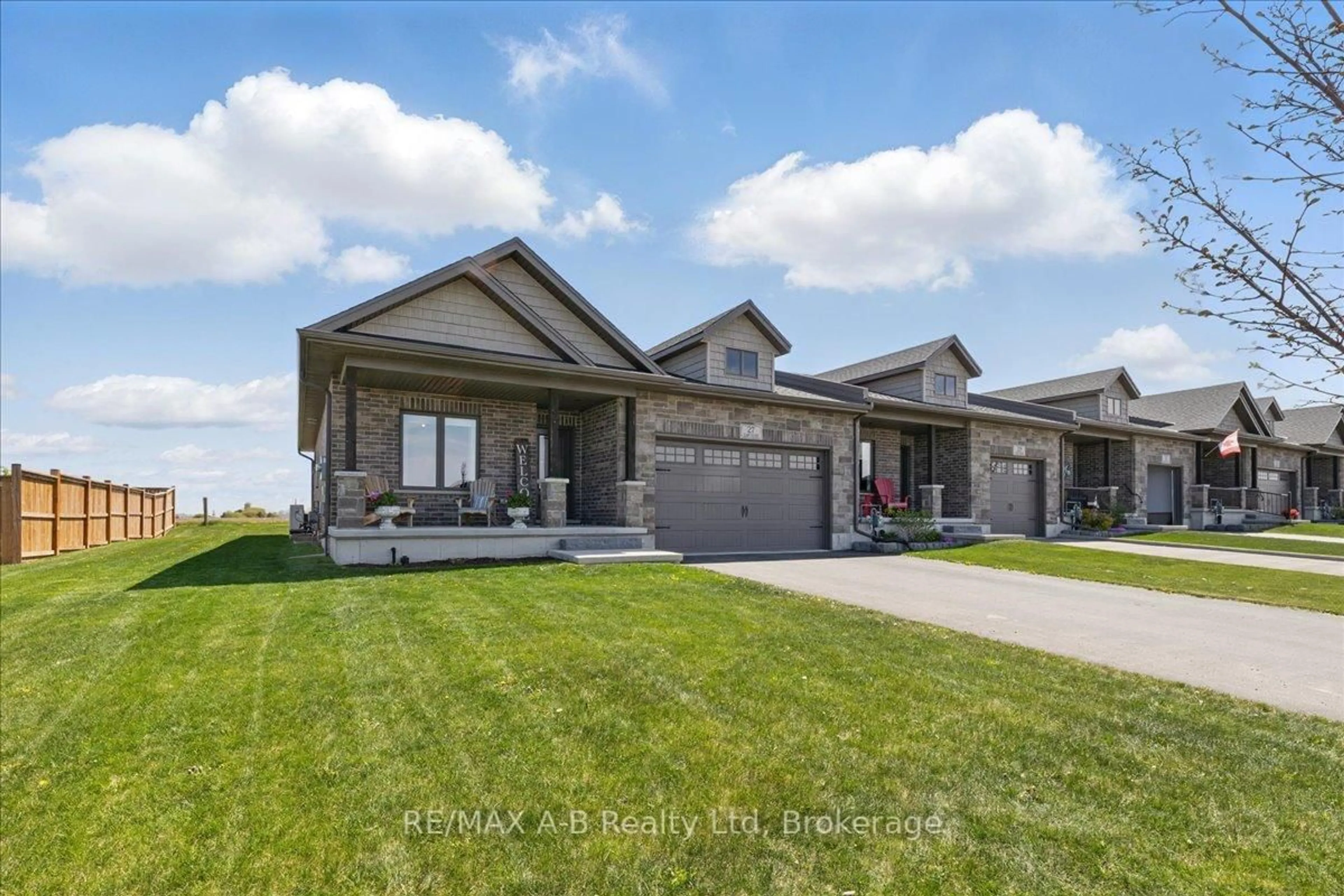 Unknown for 27 Hawthorn Crt, St. Marys Ontario N4X 0B9