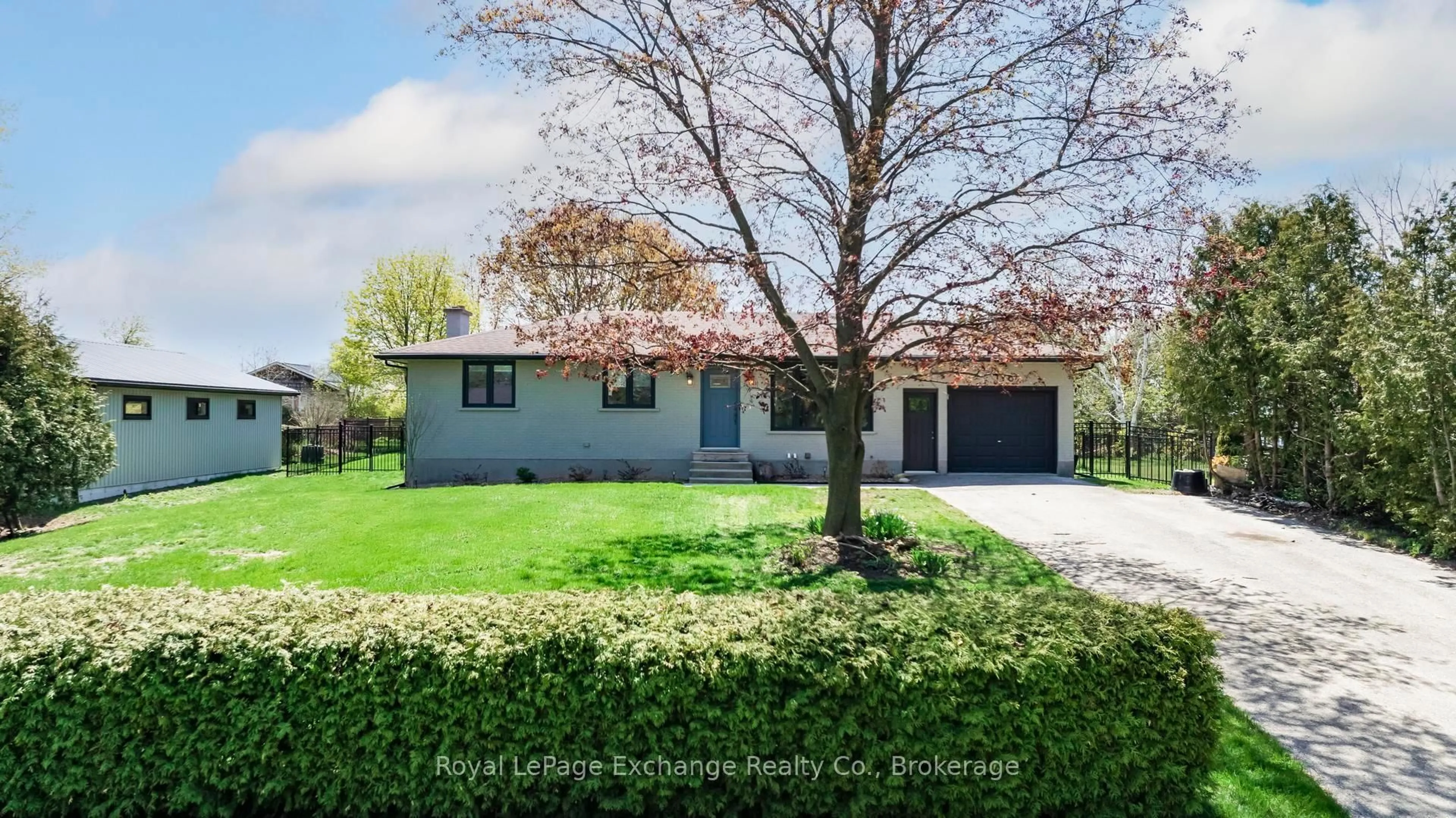 A pic from outside/outdoor area/front of a property/back of a property/a pic from drone, street for 176 Nelson St, Kincardine Ontario N2Z 1C4