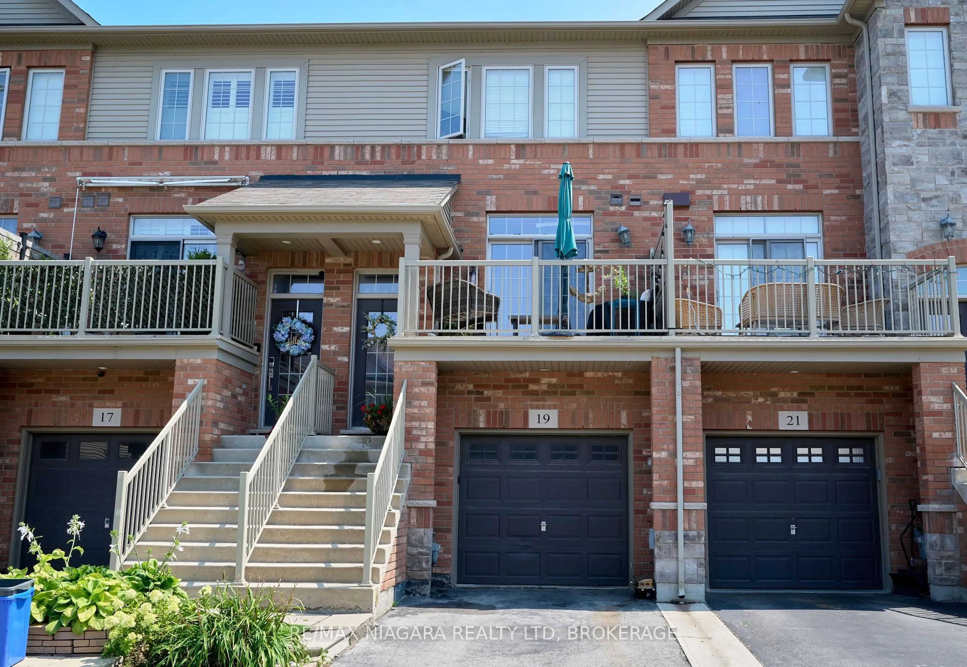 Home with brick exterior material, street for 541 WINSTON Rd #19, Grimsby Ontario L3M 4E8