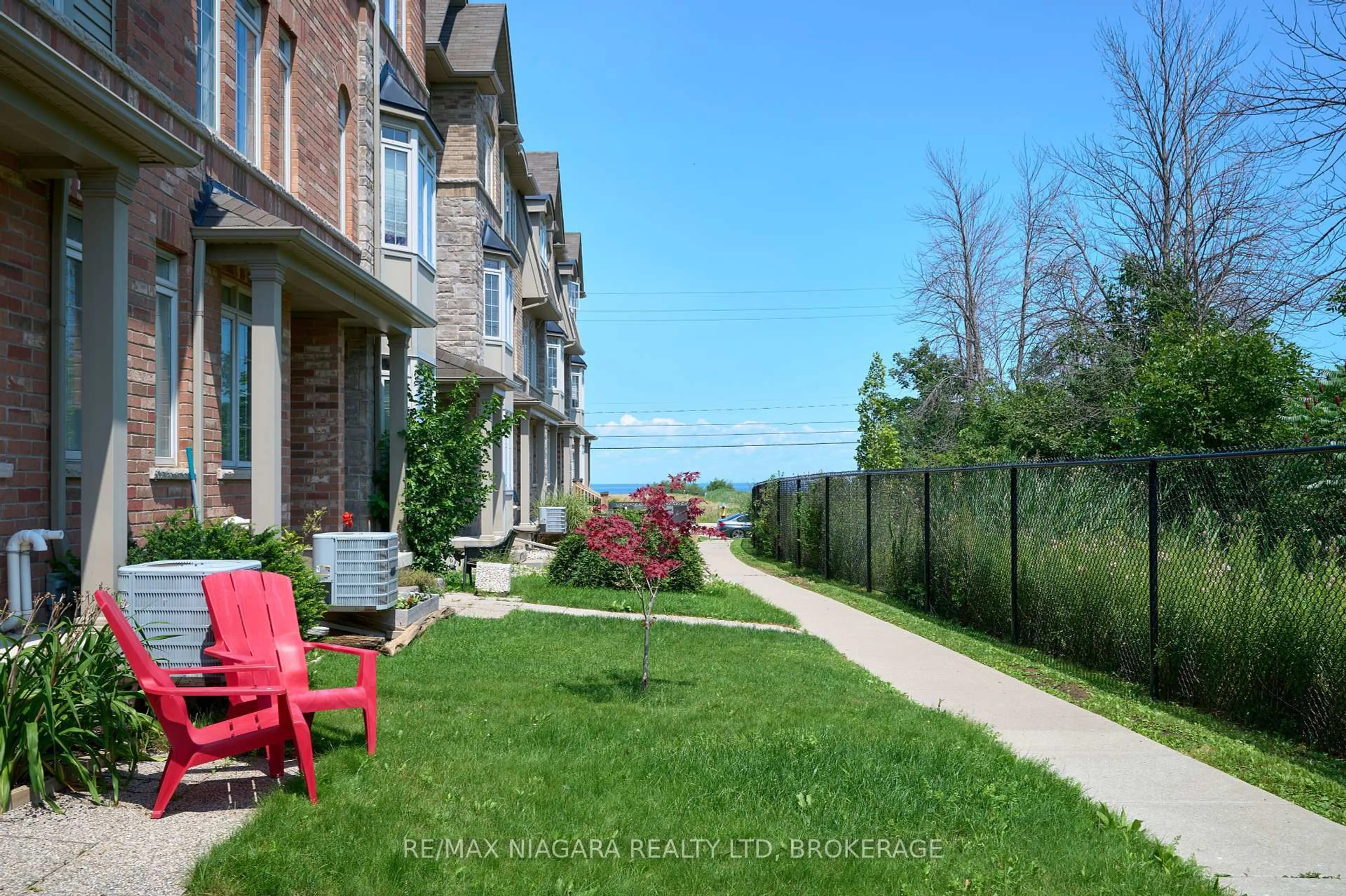 Patio, street for 541 WINSTON Rd #19, Grimsby Ontario L3M 4E8