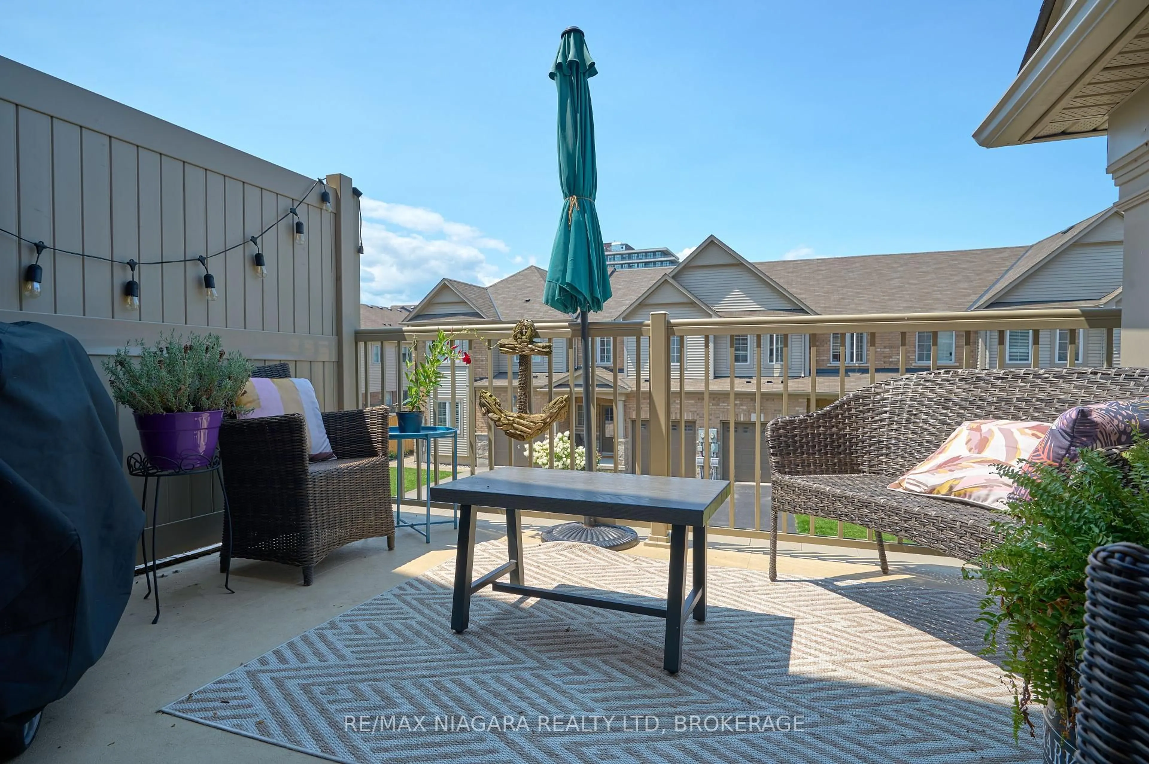 Patio, mountain view for 541 WINSTON Rd #19, Grimsby Ontario L3M 4E8