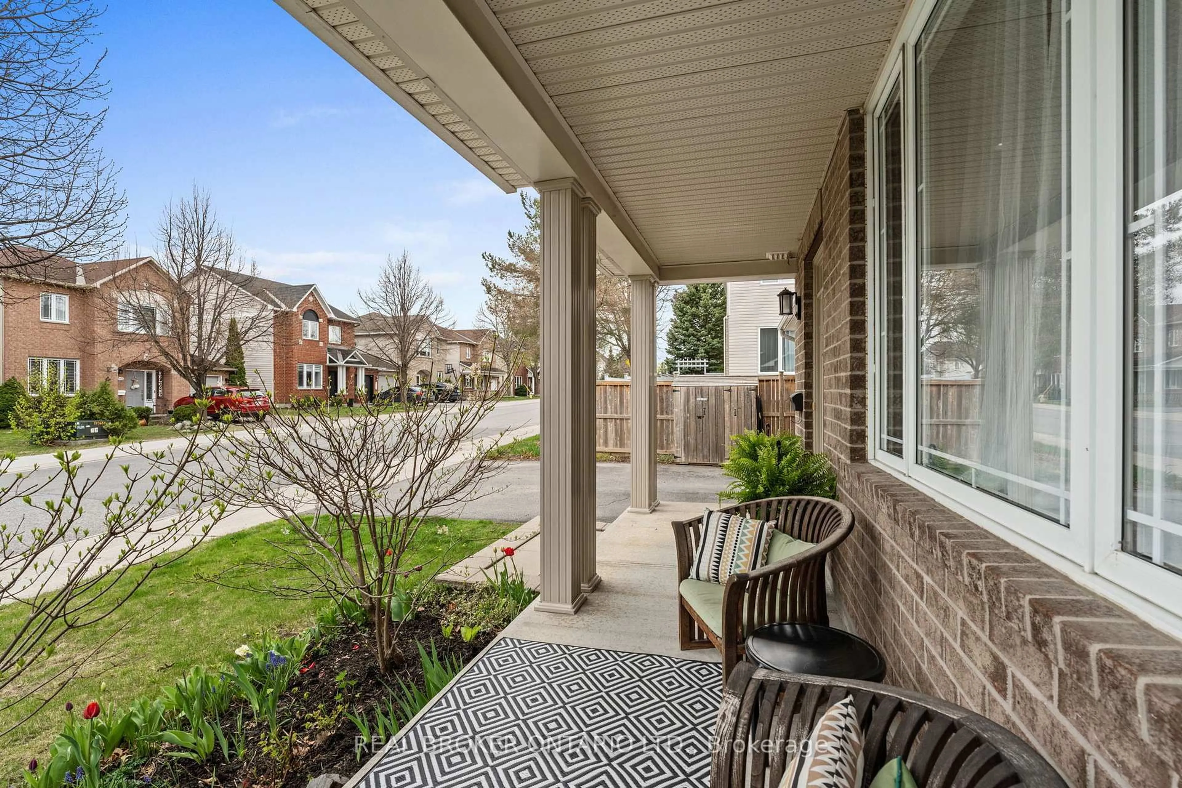 Patio, street for 135 Rocky Hill Dr, Ottawa Ontario K2G 7B2