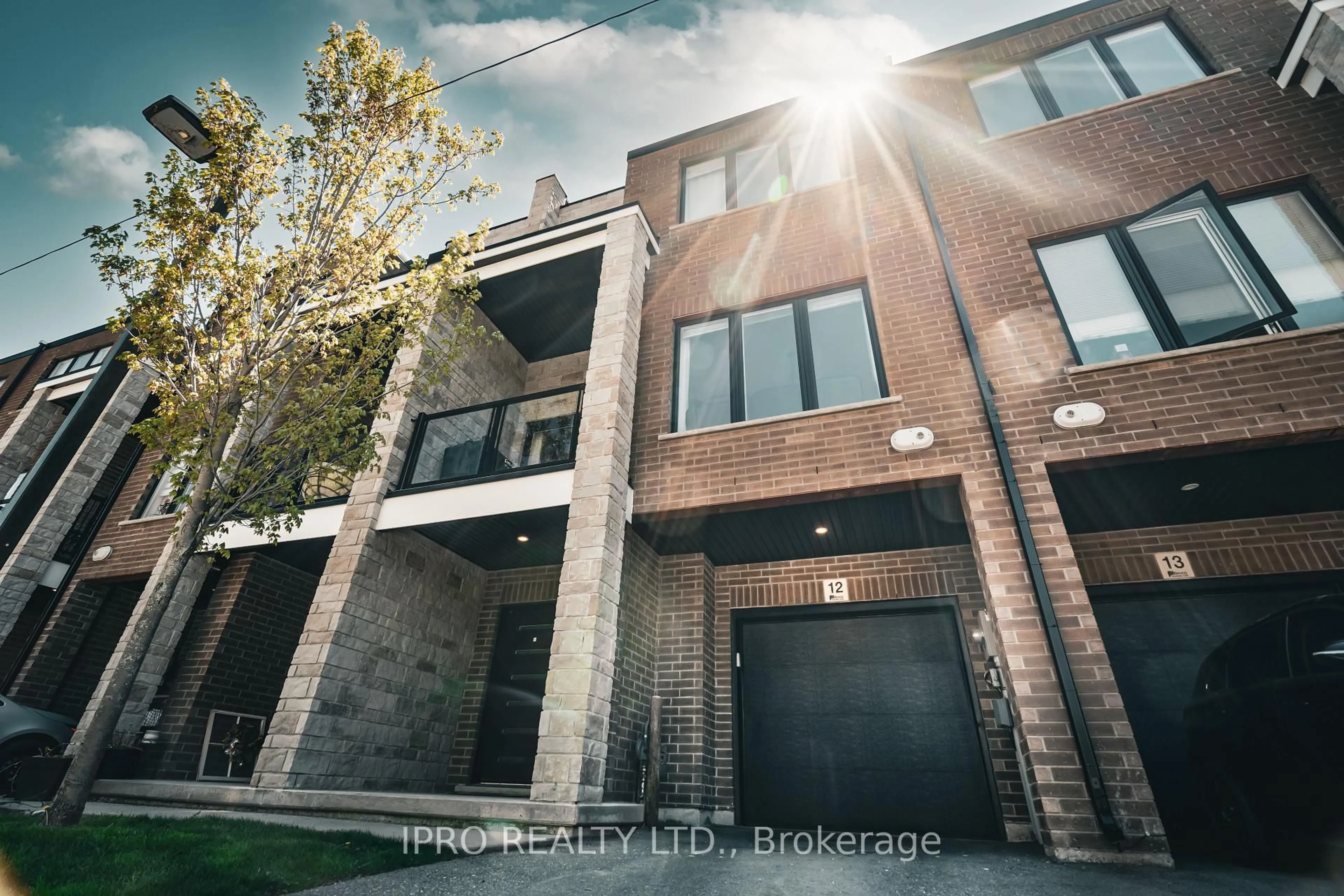 Home with brick exterior material, unknown for 33 Jarvis St #12, Brantford Ontario N3T 4A7