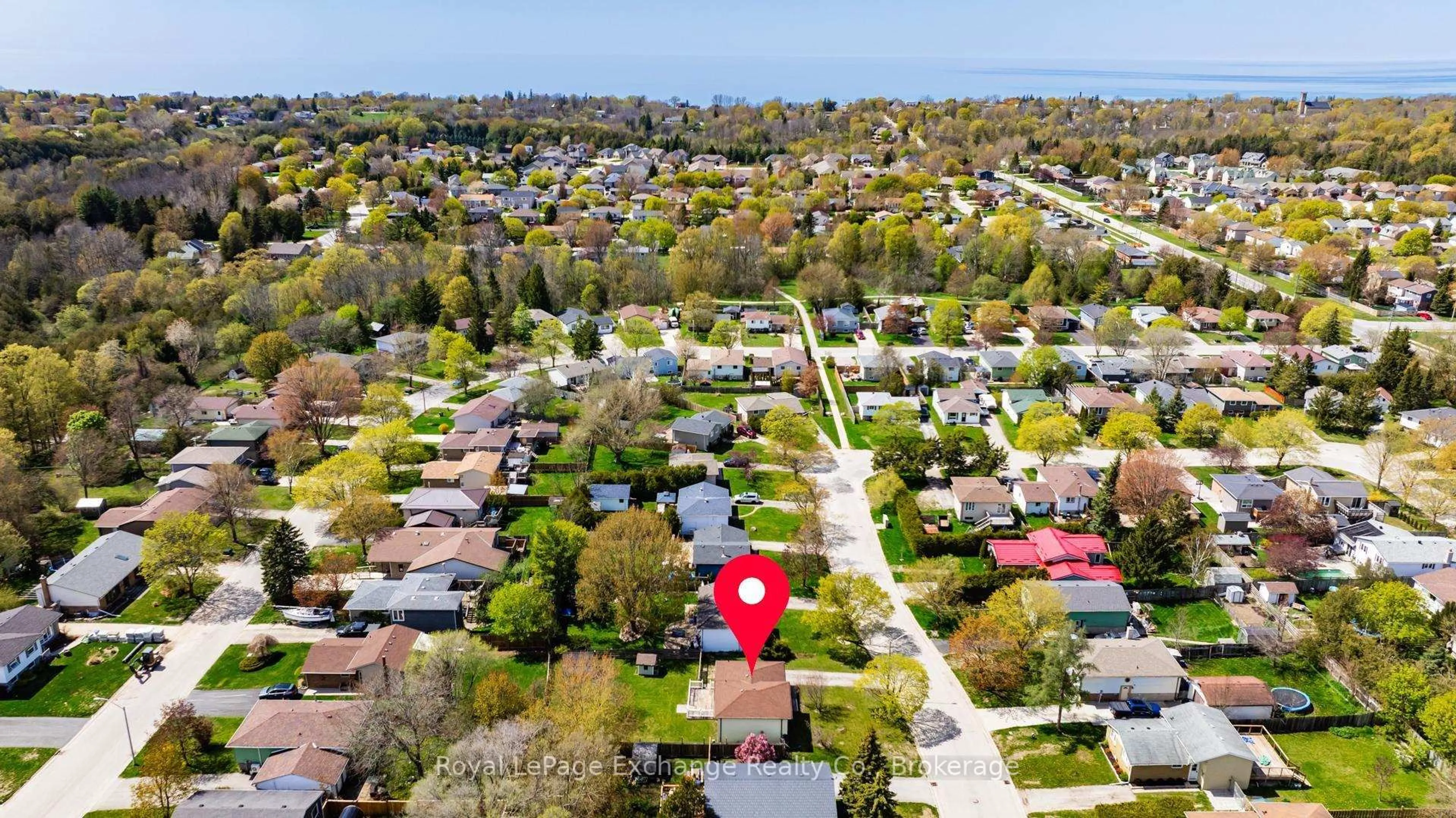 A pic from outside/outdoor area/front of a property/back of a property/a pic from drone, street for 740 Johnston Cres, Kincardine Ontario N2Z 1S3