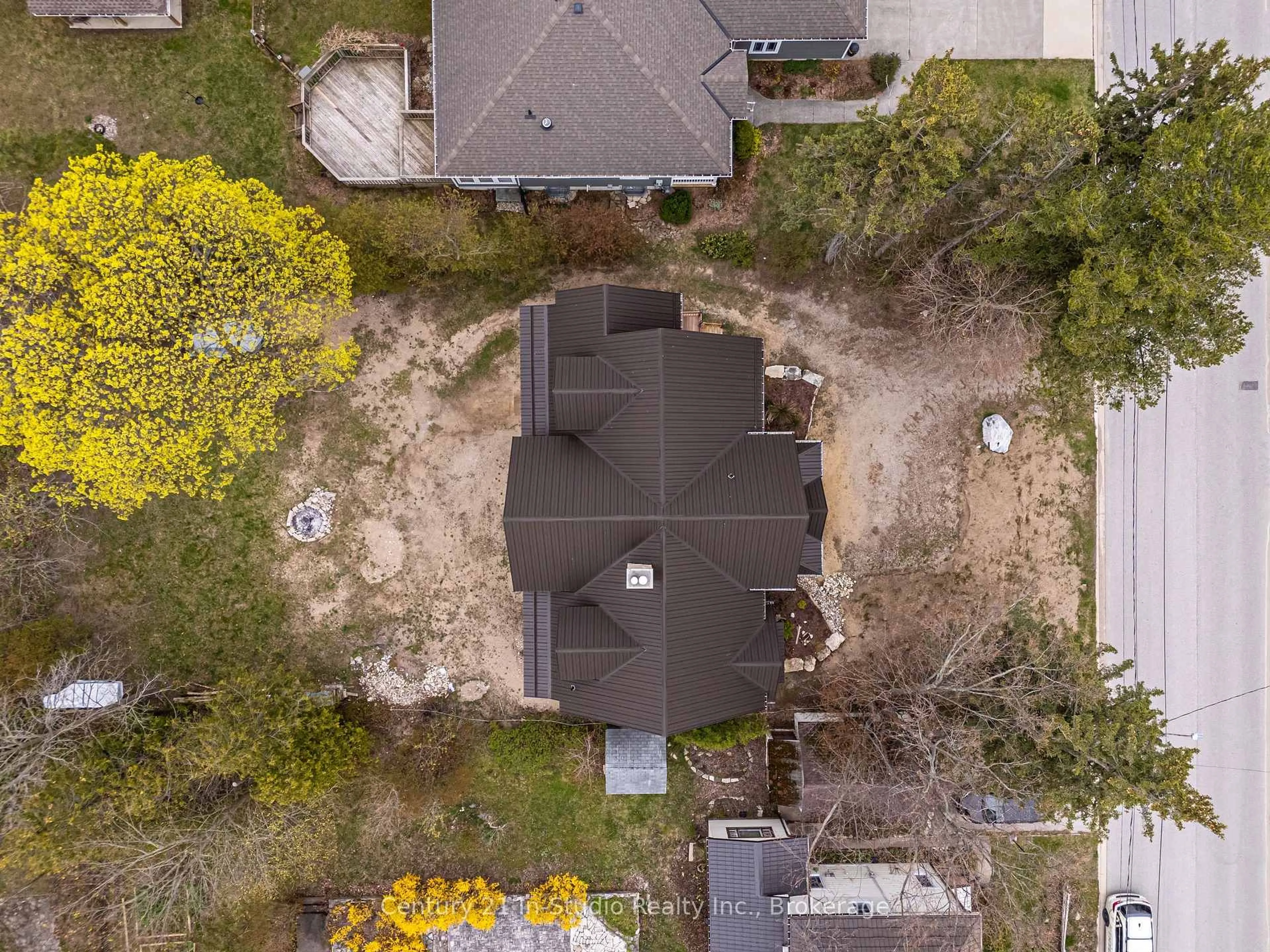 A pic from outside/outdoor area/front of a property/back of a property/a pic from drone, street for 166 Clarendon St, Saugeen Shores Ontario N0H 2L0