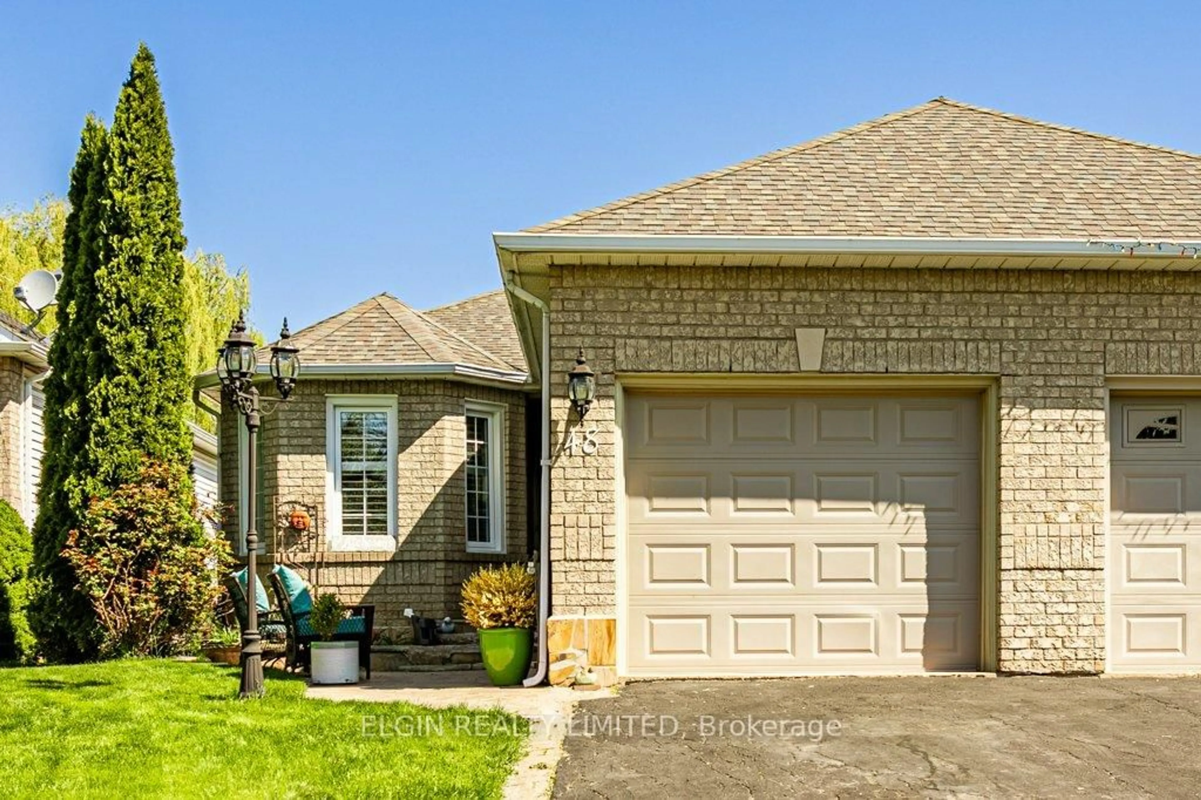 Home with brick exterior material, street for 48 Jackson Crt, Welland Ontario L3C 7G2