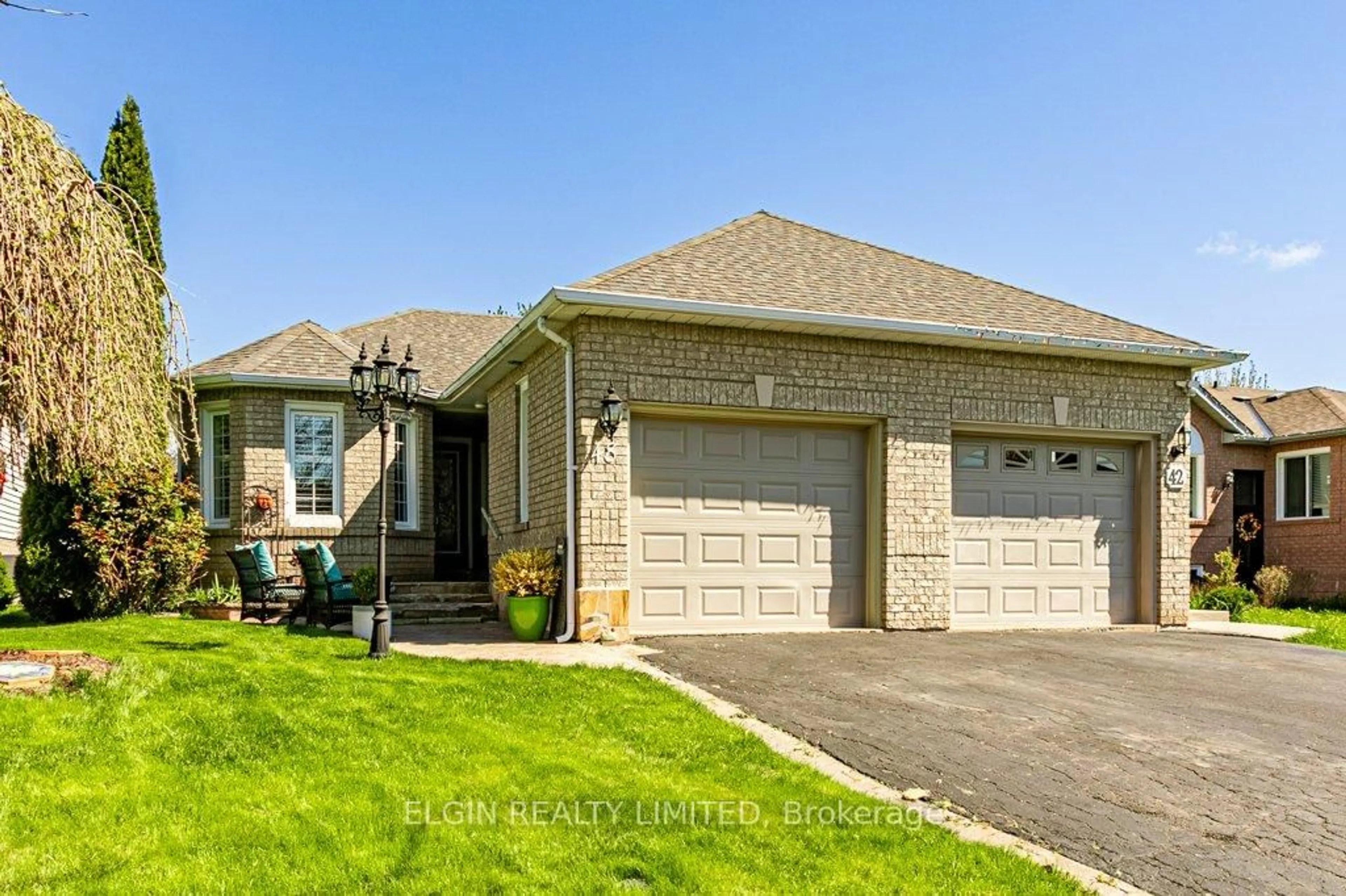 Home with brick exterior material, street for 48 Jackson Crt, Welland Ontario L3C 7G2