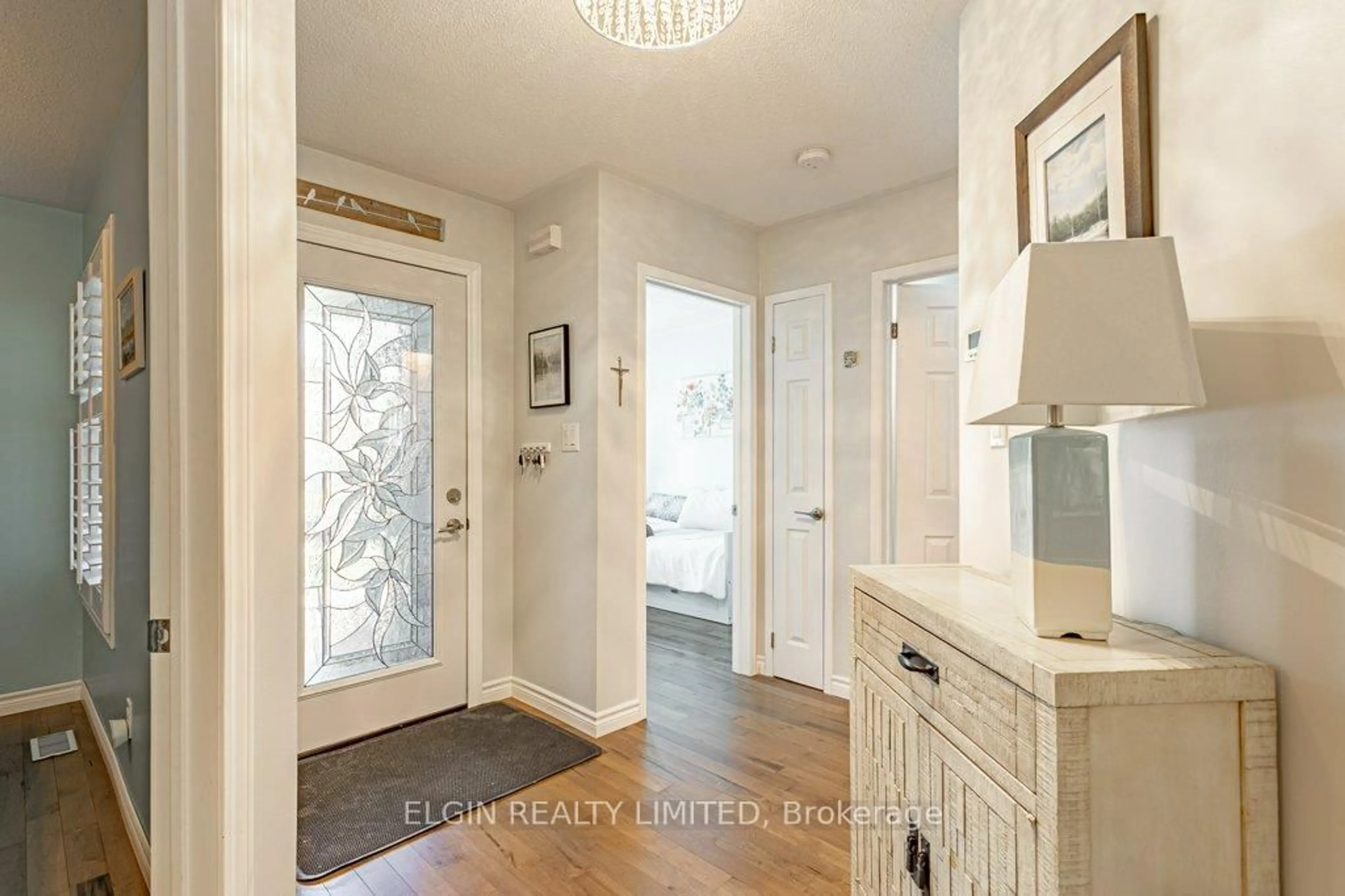 Indoor entryway for 48 Jackson Crt, Welland Ontario L3C 7G2