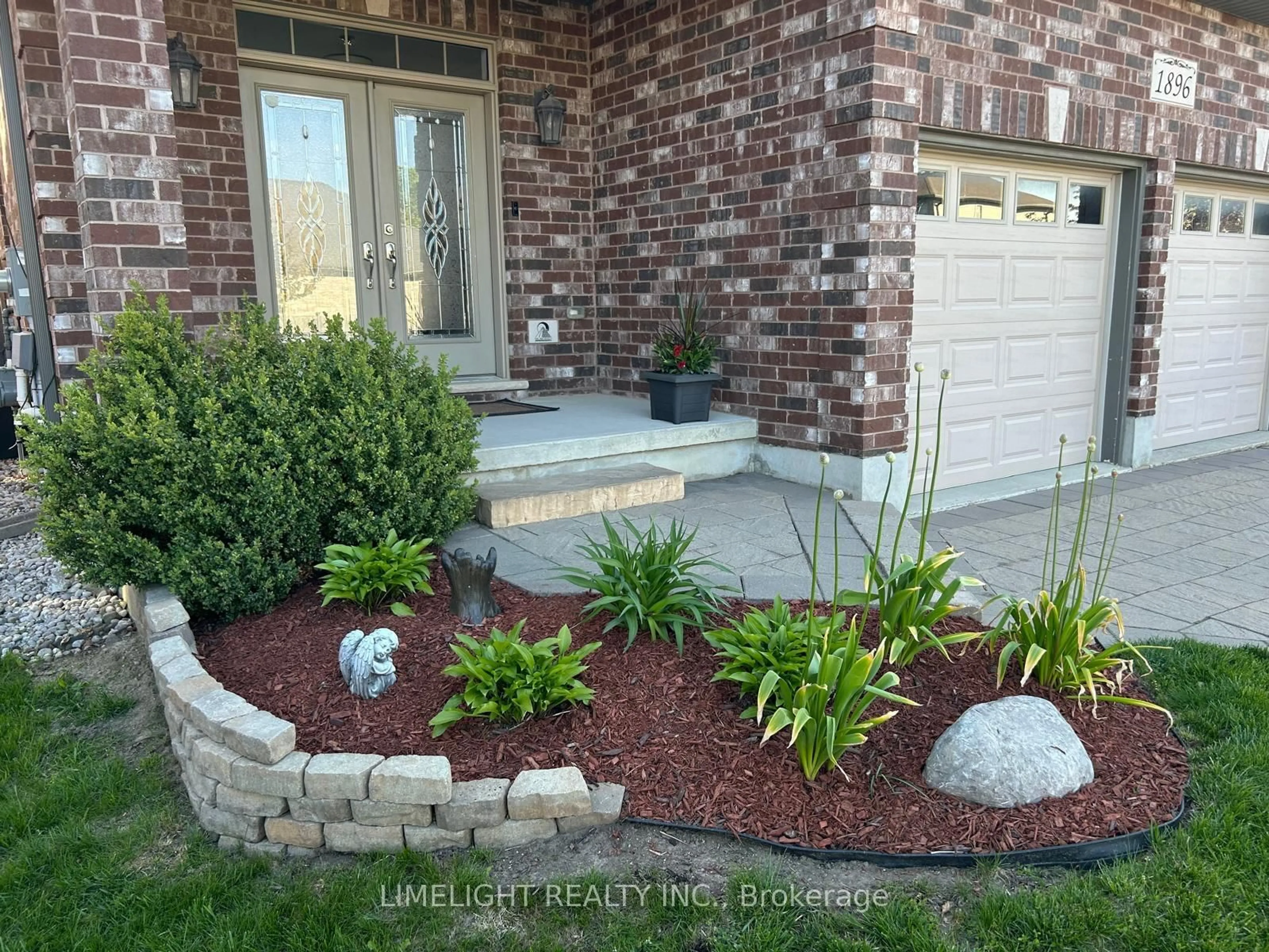 Unknown for 1896 Jubilee Dr, London North Ontario N6G 0H6