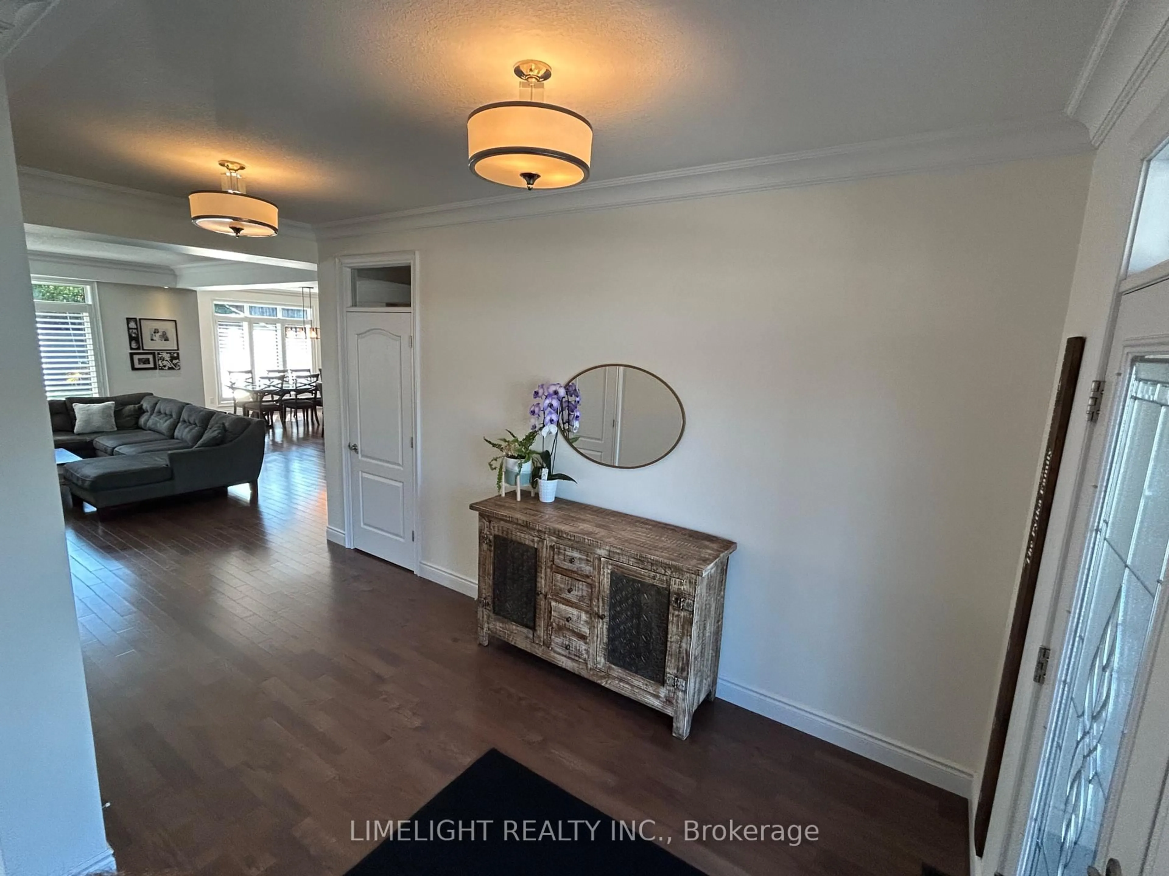 Indoor entryway for 1896 Jubilee Dr, London North Ontario N6G 0H6