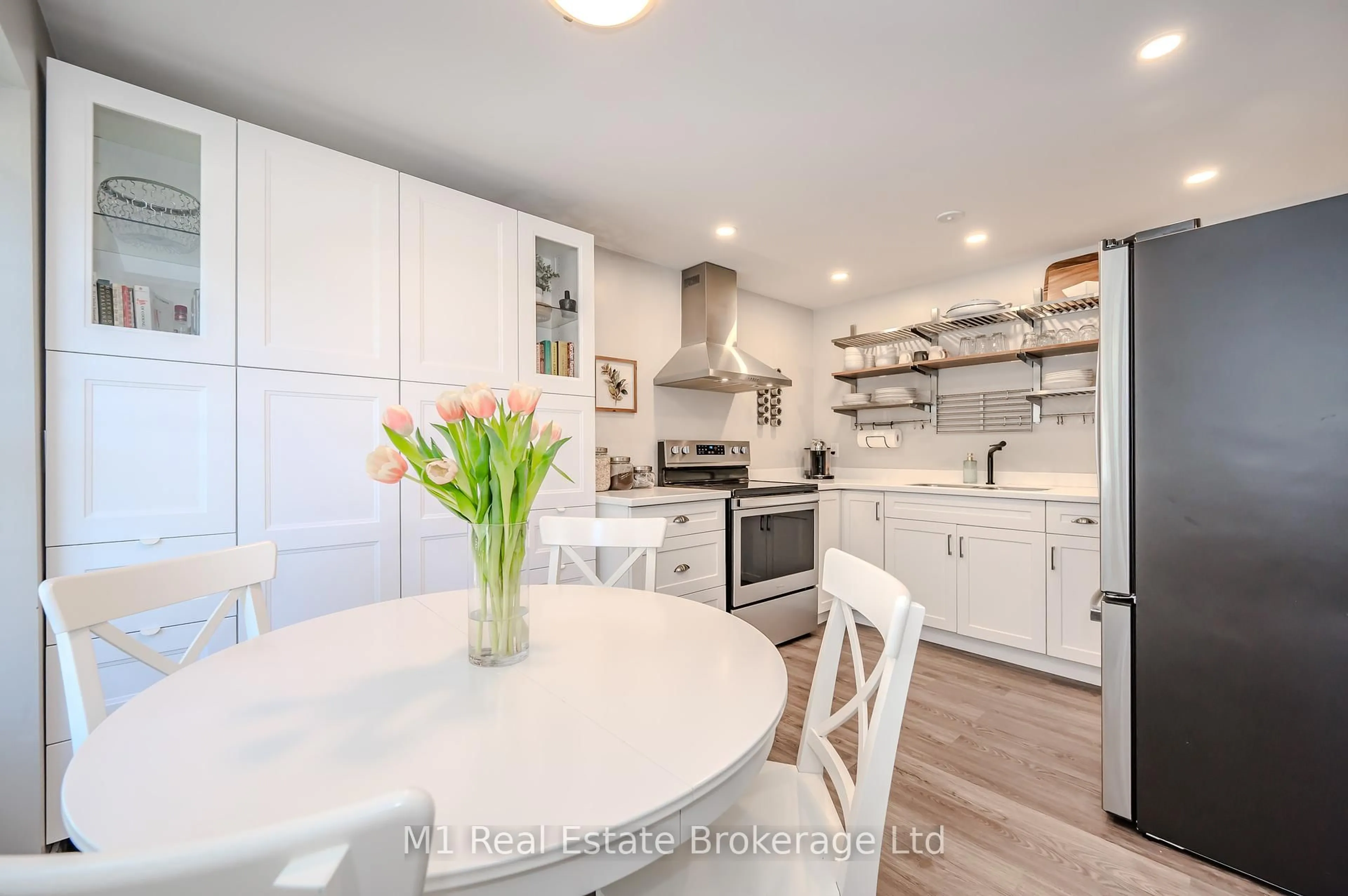 Contemporary kitchen, unknown for 129 VICTORIA Rd #8, Guelph Ontario N1E 6V3