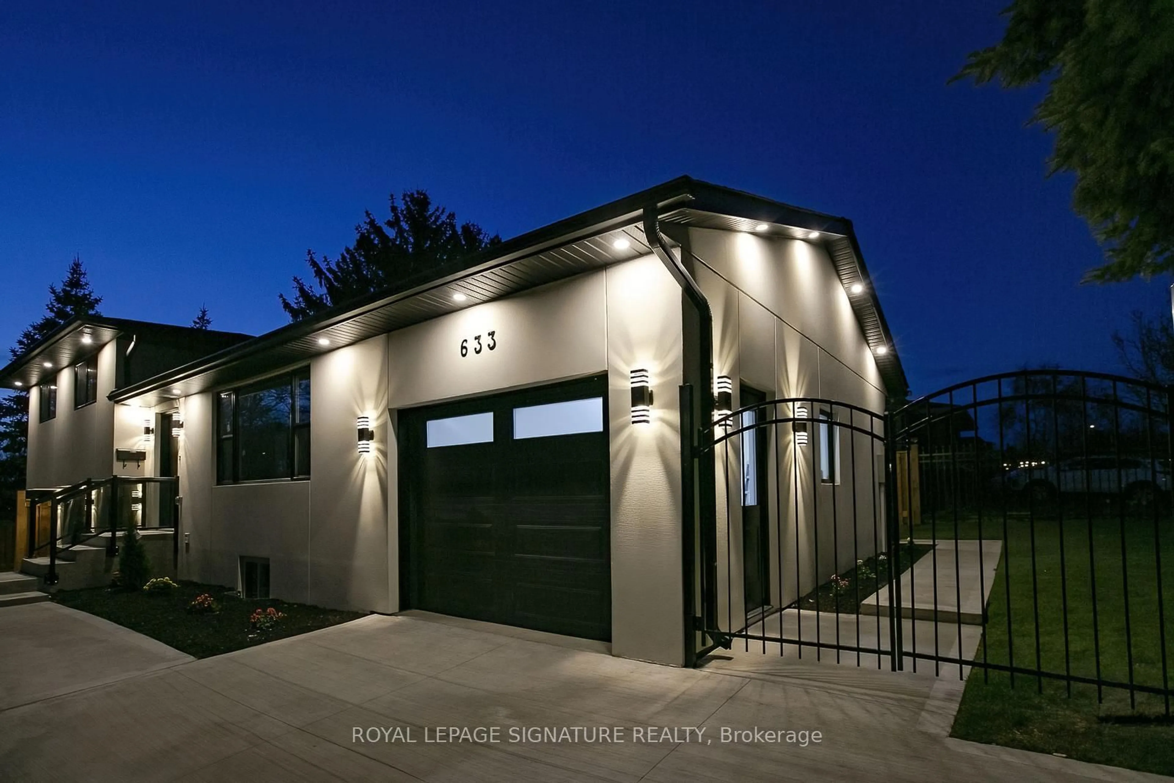 Indoor garage for 633 Green Meadow Cres, Waterloo Ontario N2V 1E1