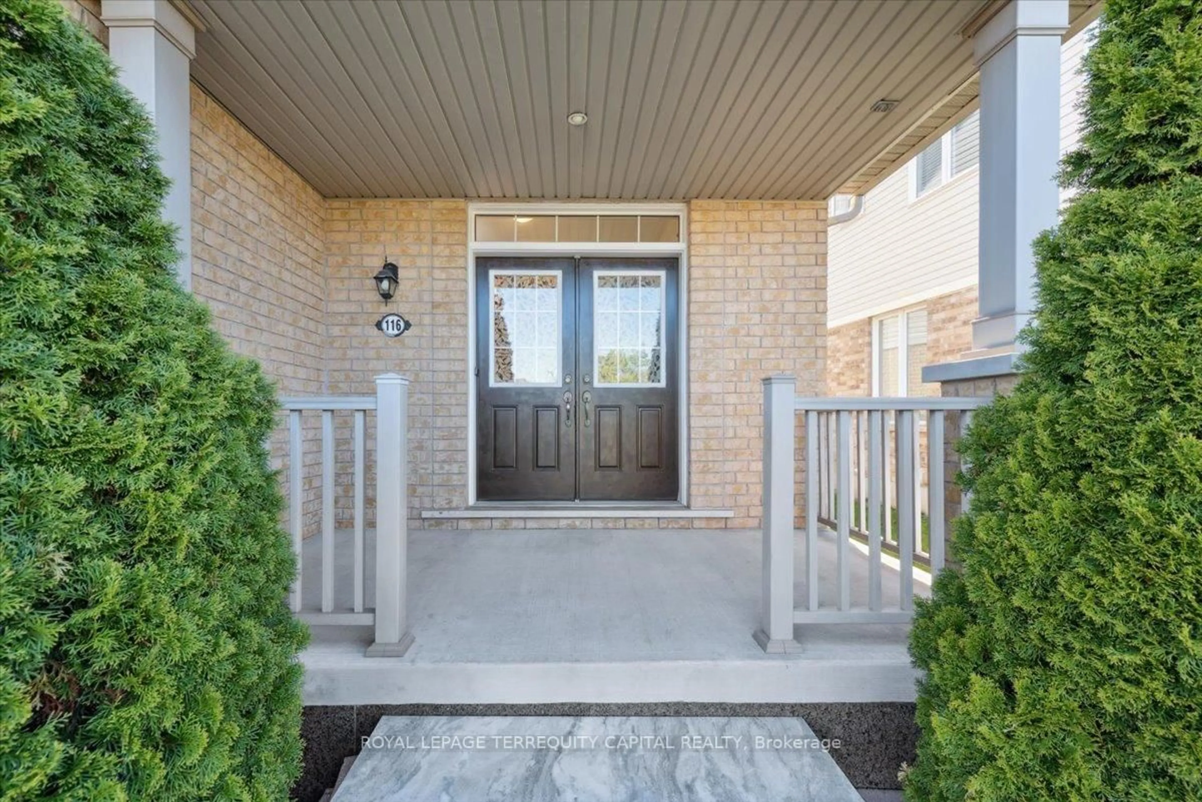 Indoor entryway for 116 Newport Cres, Hamilton Ontario L9A 0B1