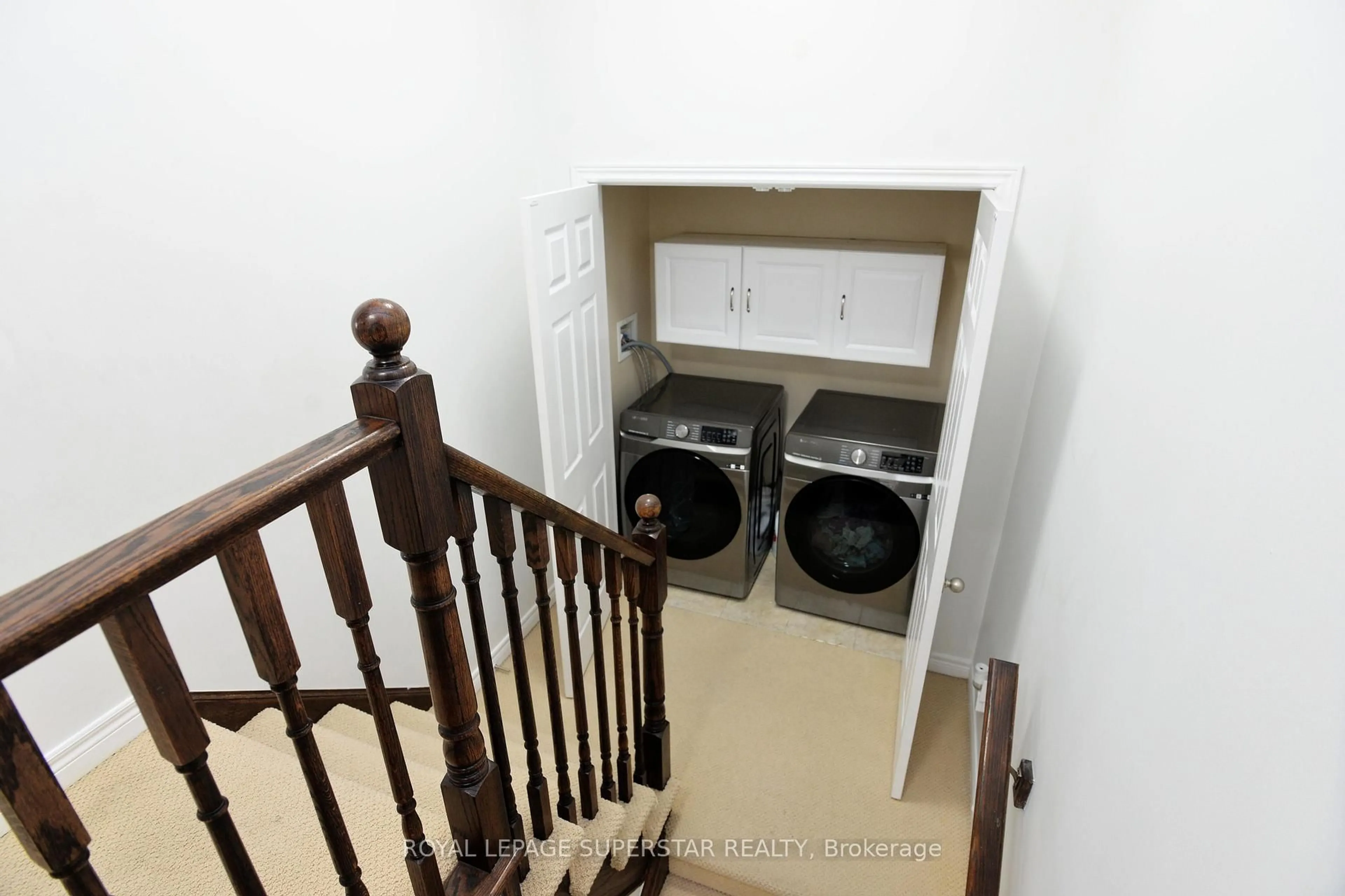 Laundry room for 44 Browview Dr, Hamilton Ontario L0R 2H9