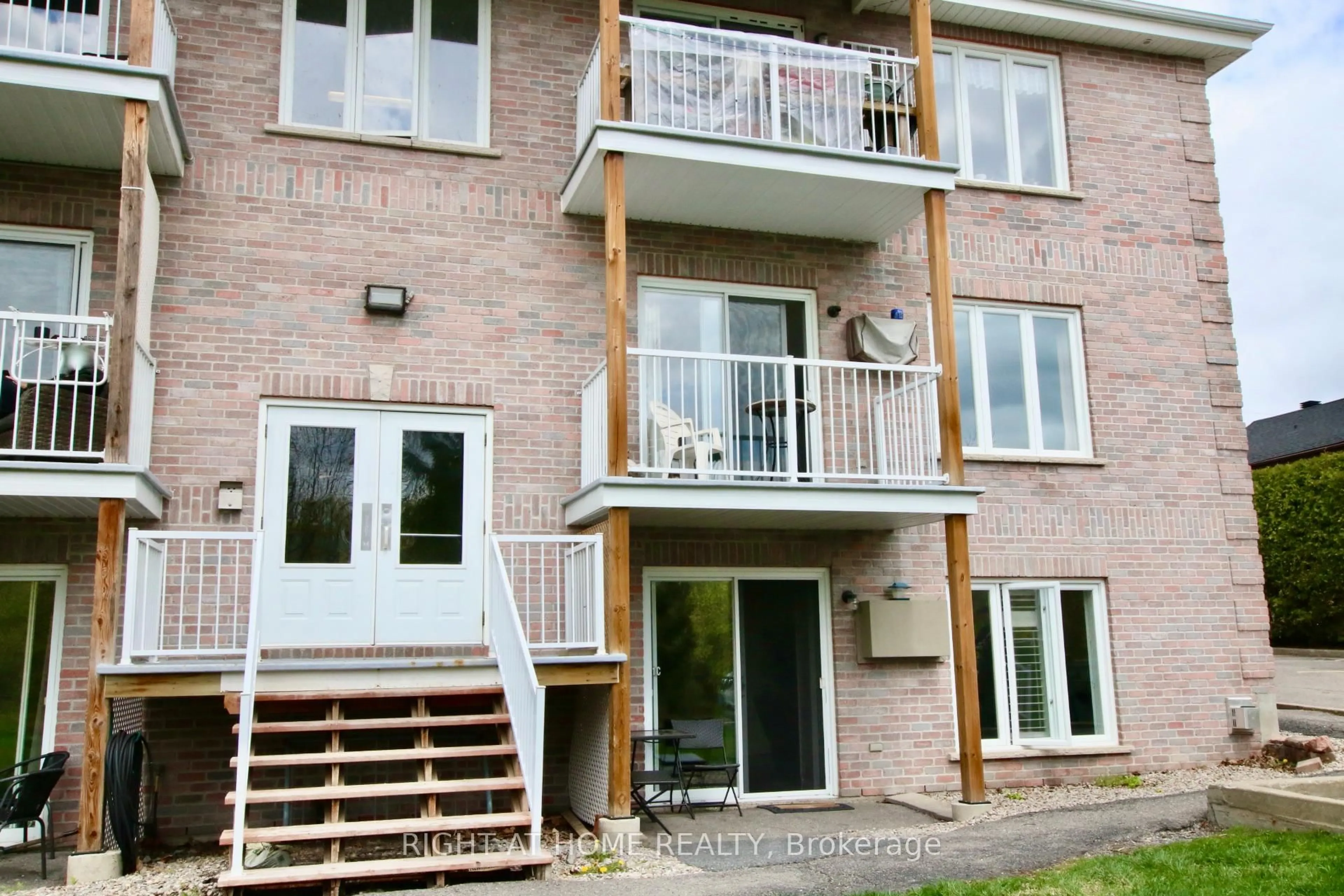Patio, building for 97 Mill St #1C, Russell Ontario K4R 1B8