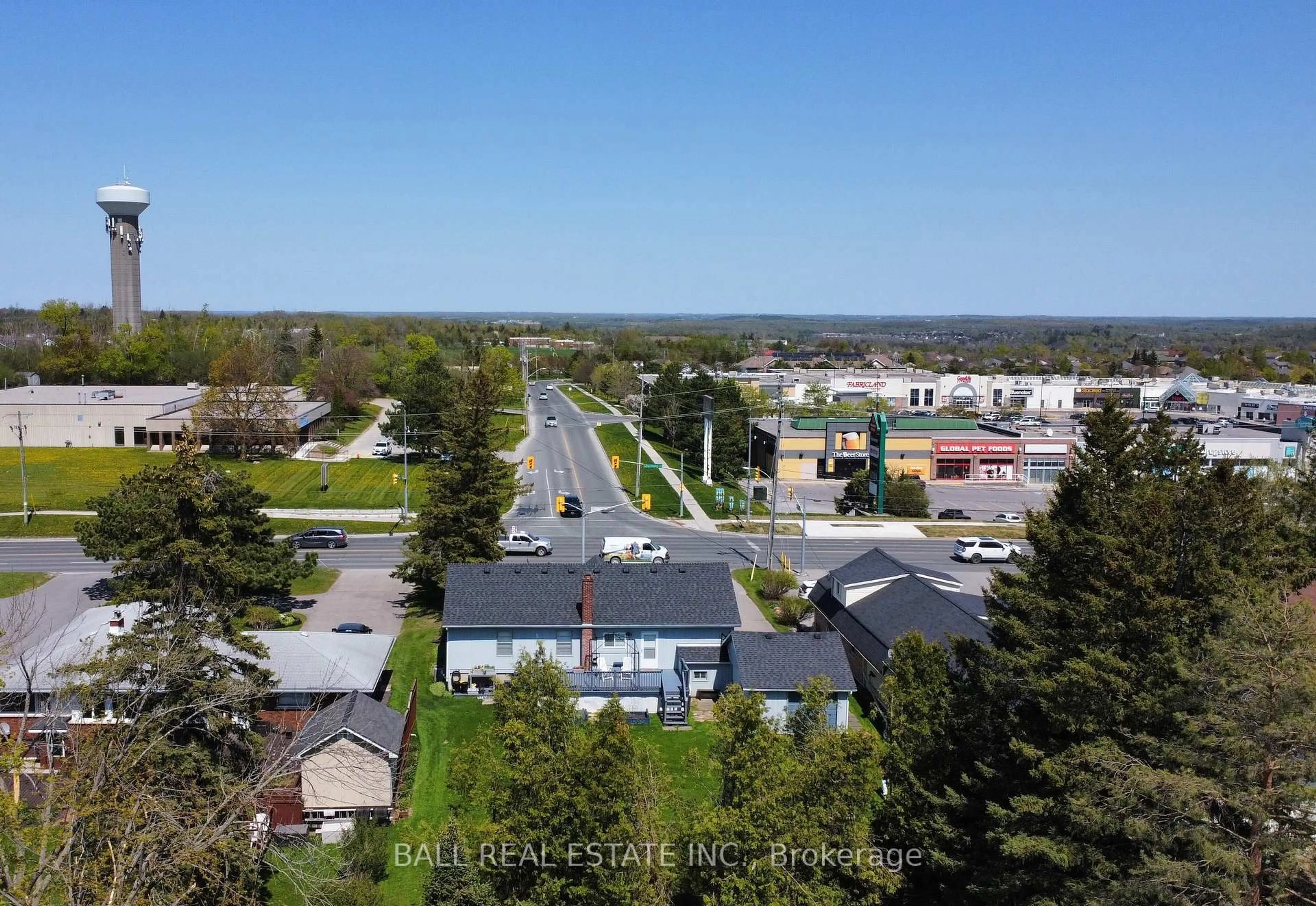 A pic from outside/outdoor area/front of a property/back of a property/a pic from drone, street for 1183 Chemong Rd, Peterborough North Ontario K9J 6X2