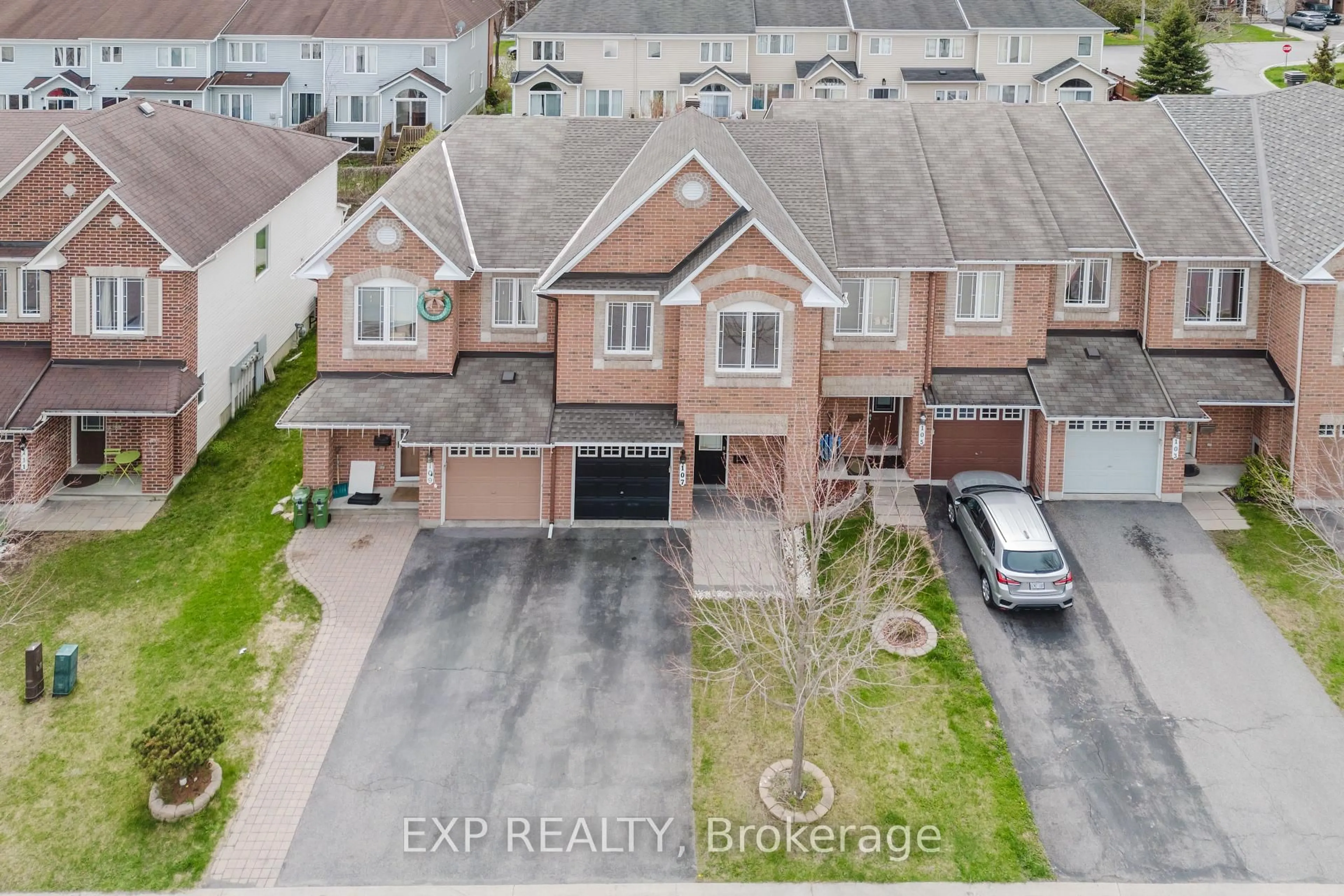 A pic from outside/outdoor area/front of a property/back of a property/a pic from drone, street for 107 WOODMILL Terr, Ottawa Ontario K2K 0B6