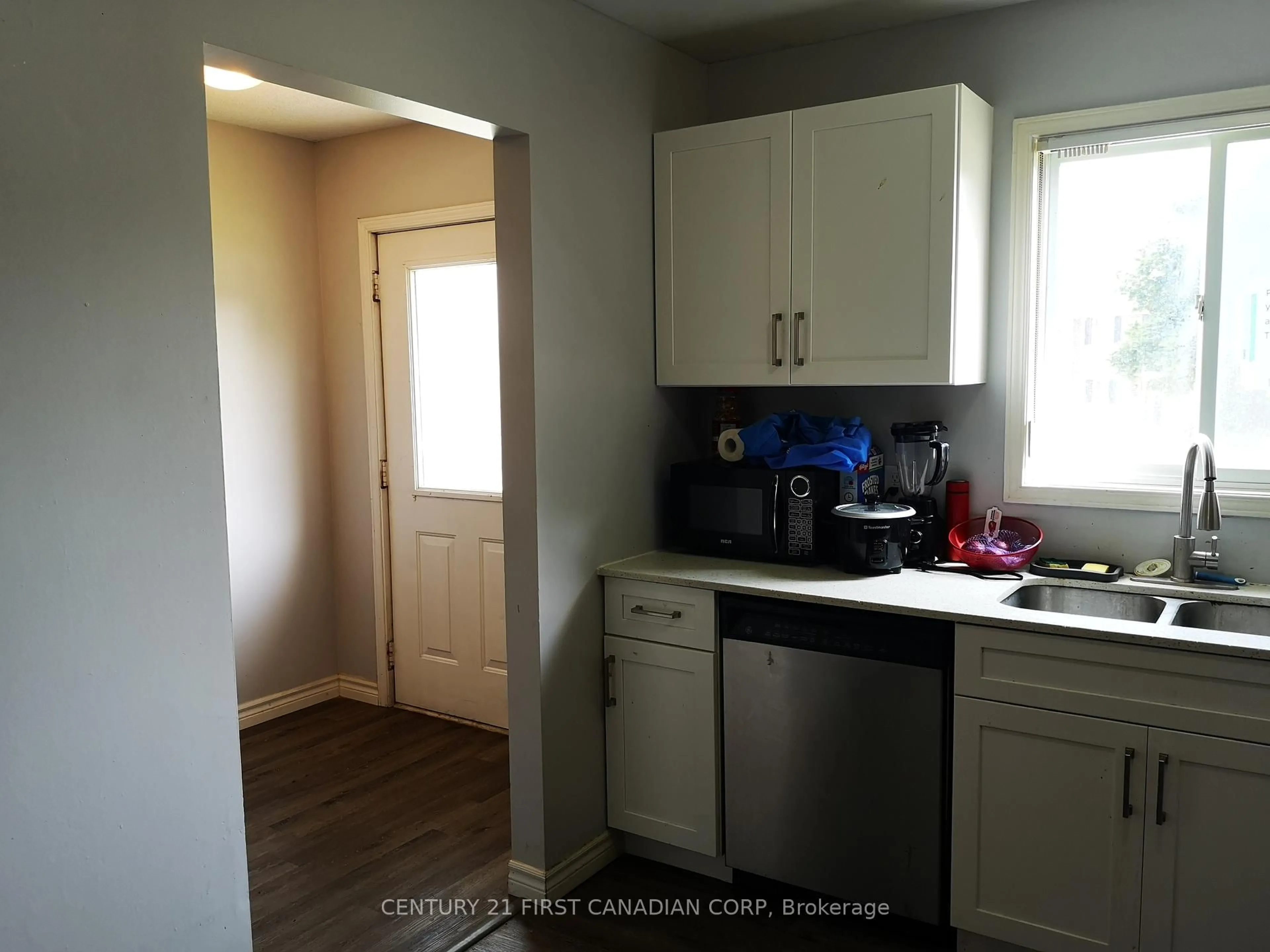 Standard kitchen, unknown for 190 Fleming Dr #21, London East Ontario N5V 5B8