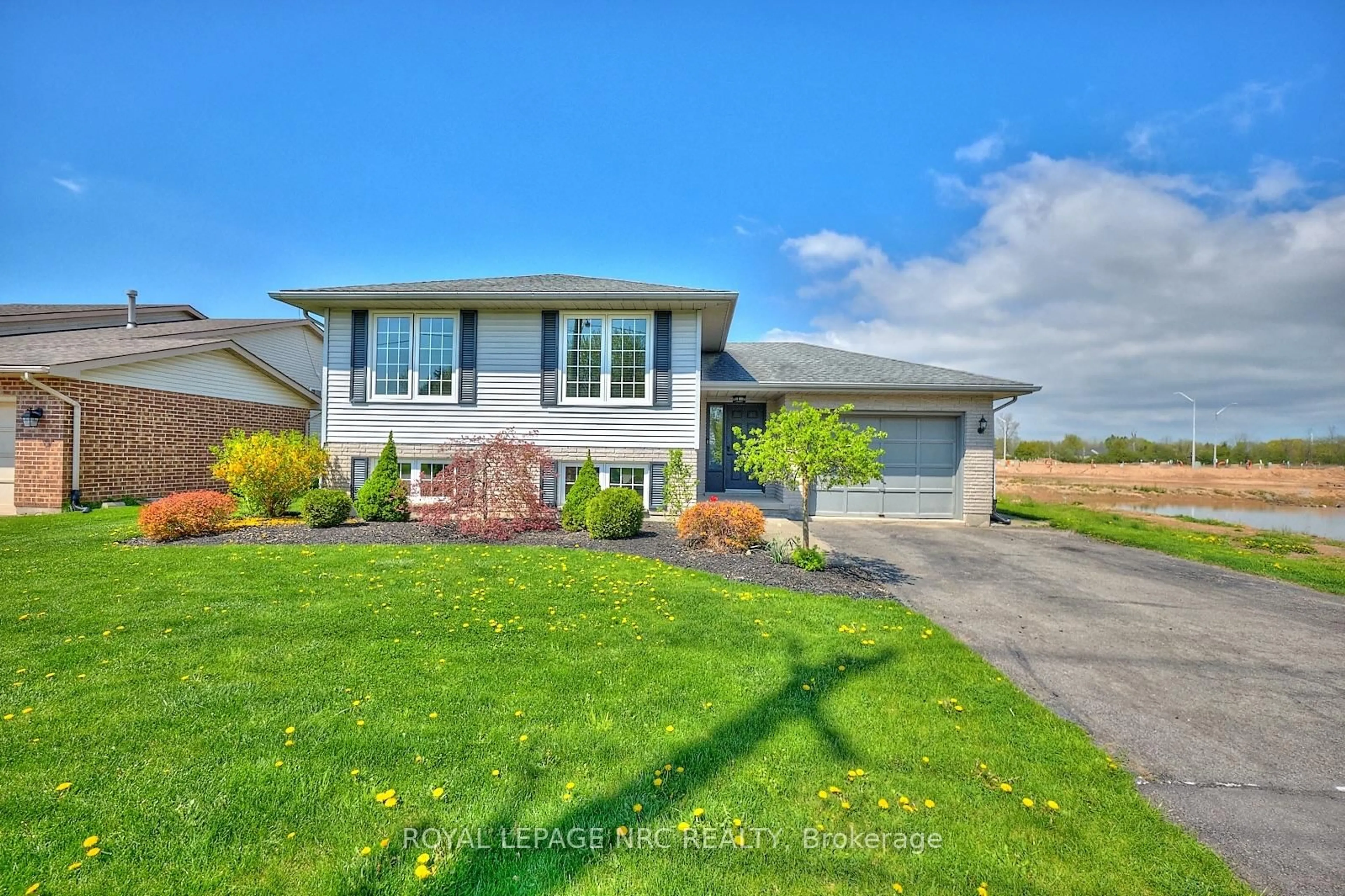 Home with brick exterior material, street for 885 Clare Ave, Welland Ontario L3C 7B9