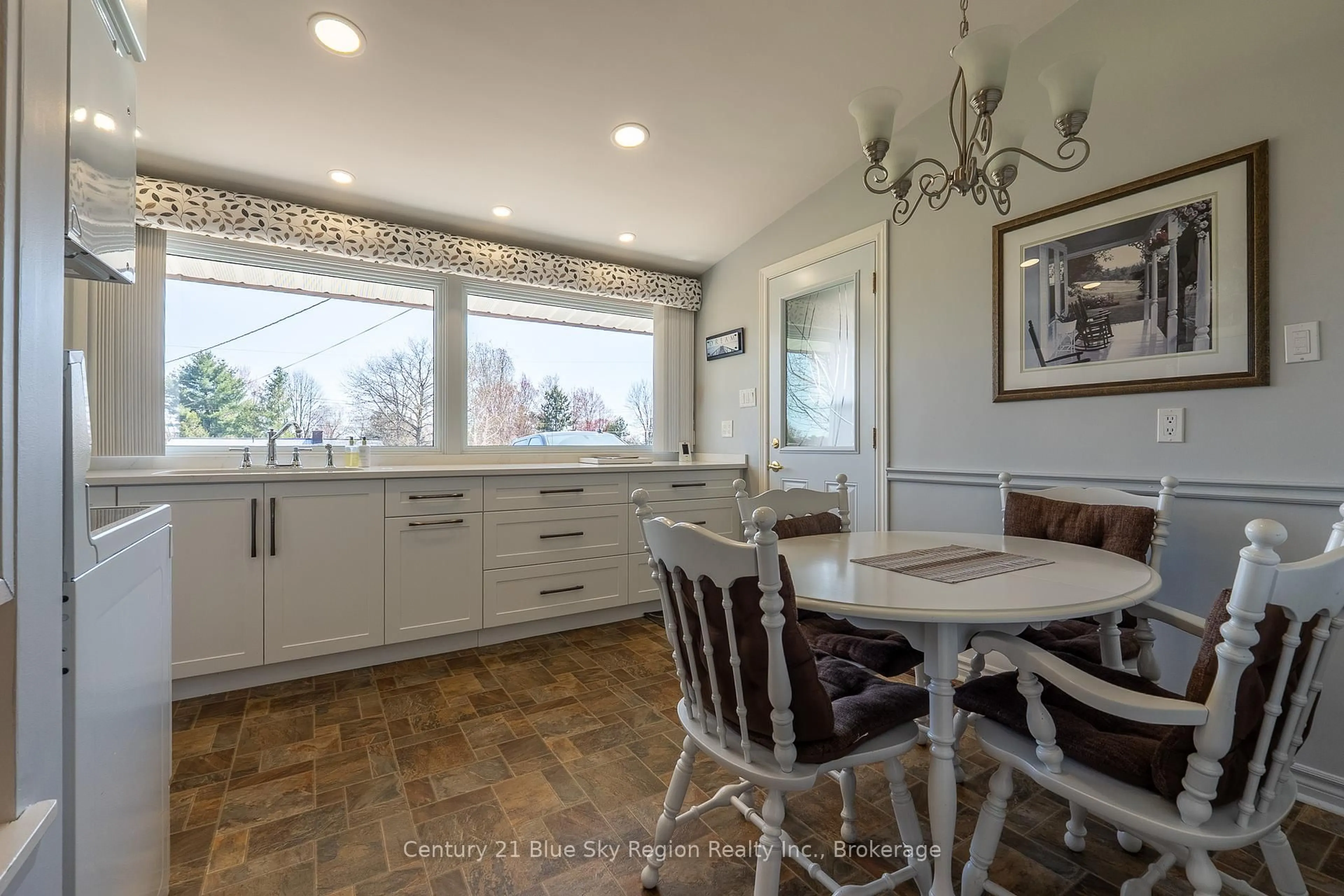 Open concept kitchen, unknown for 337 Leonard St, North Bay Ontario P1B 5K5