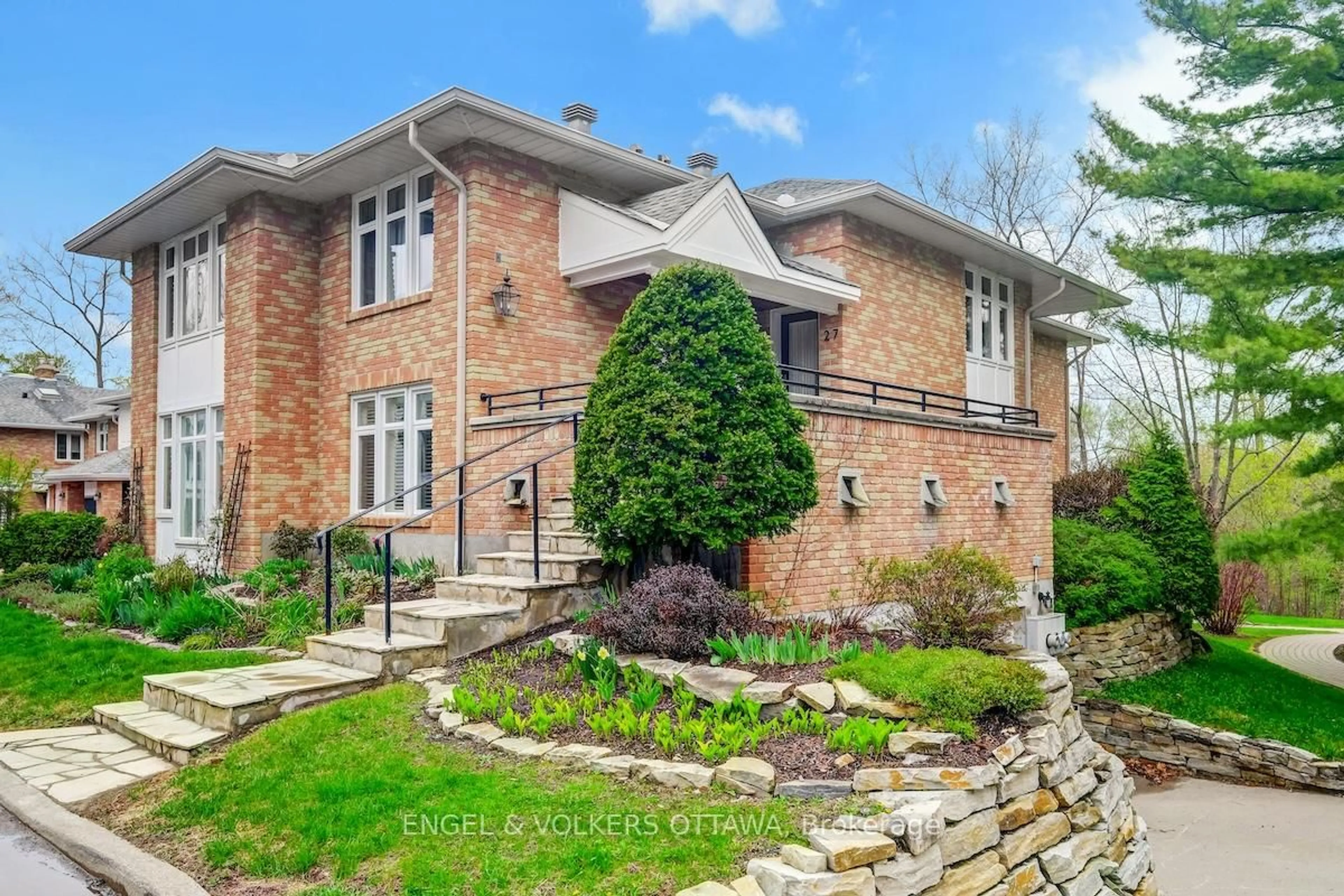 Home with brick exterior material, street for 27 Bittern Crt, Ottawa Ontario K1L 8K9