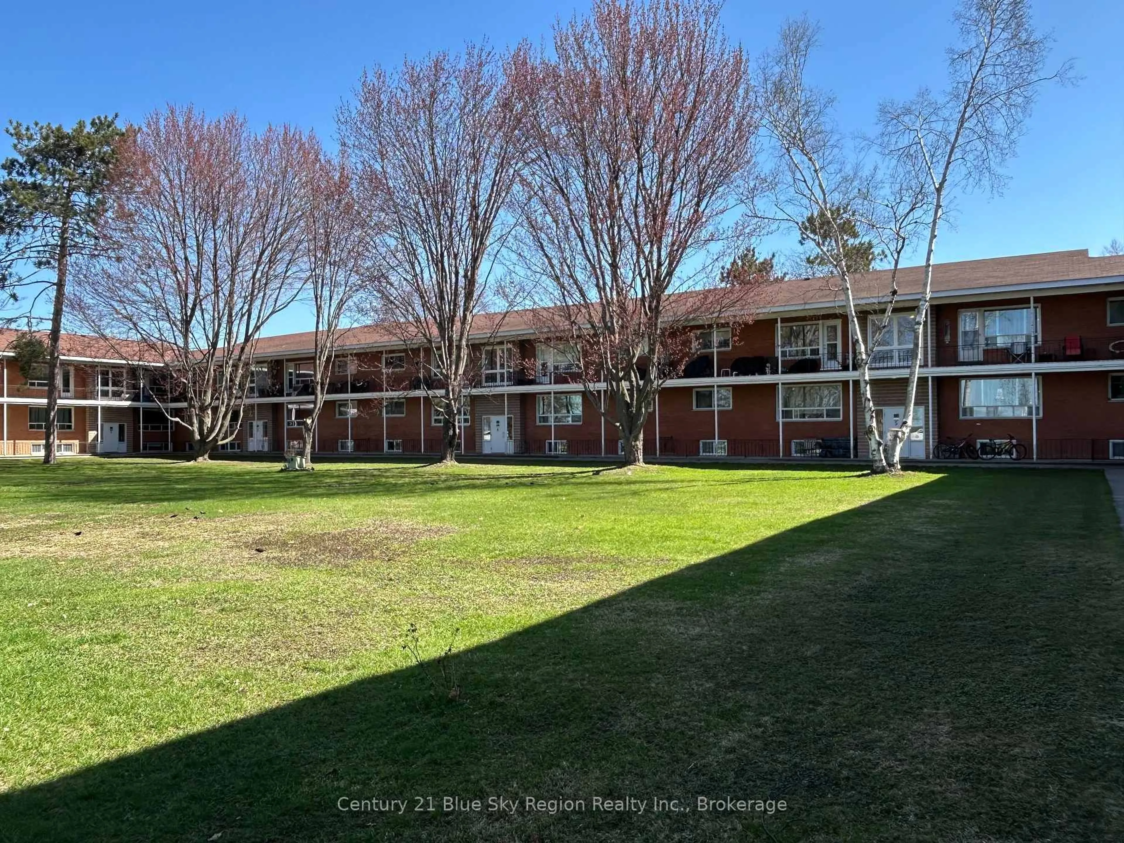 A pic from outside/outdoor area/front of a property/back of a property/a pic from drone, unknown for 40 Judge Ave #9B, North Bay Ontario P1A 1B4