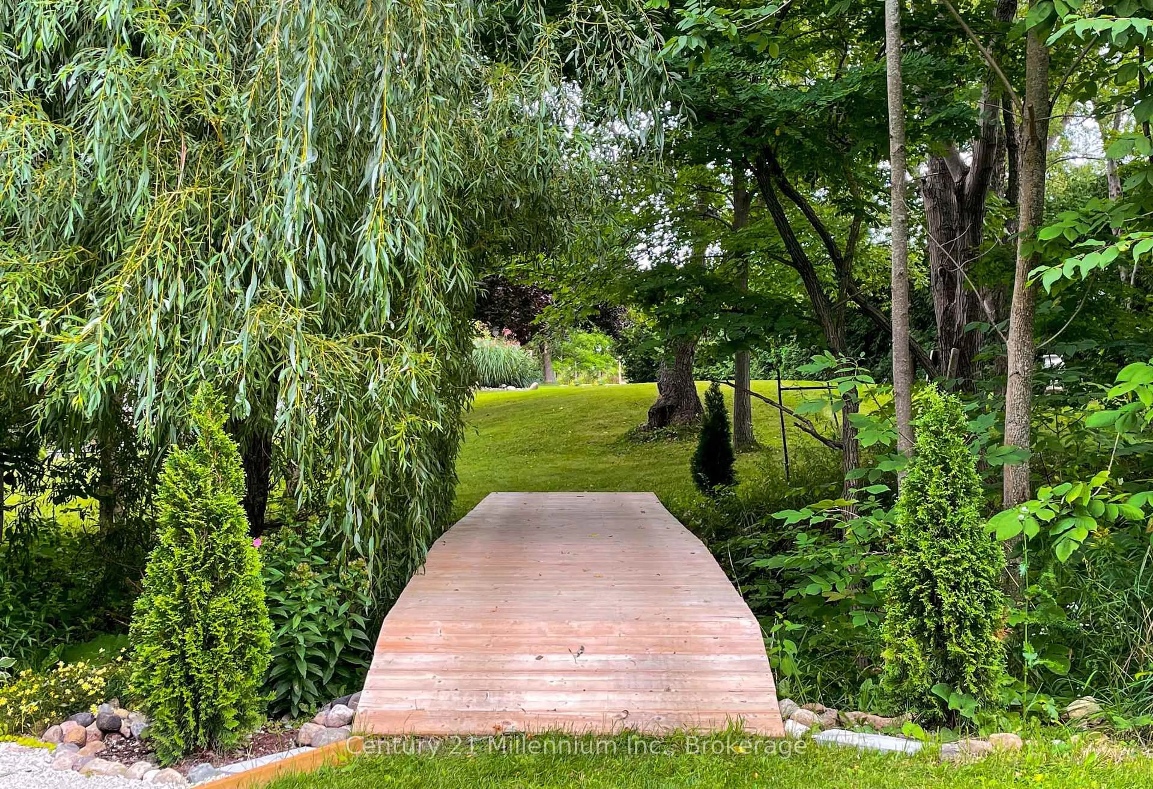 Patio, street for 587285 9th Sideroad N/A, Blue Mountains Ontario N0H 1J0