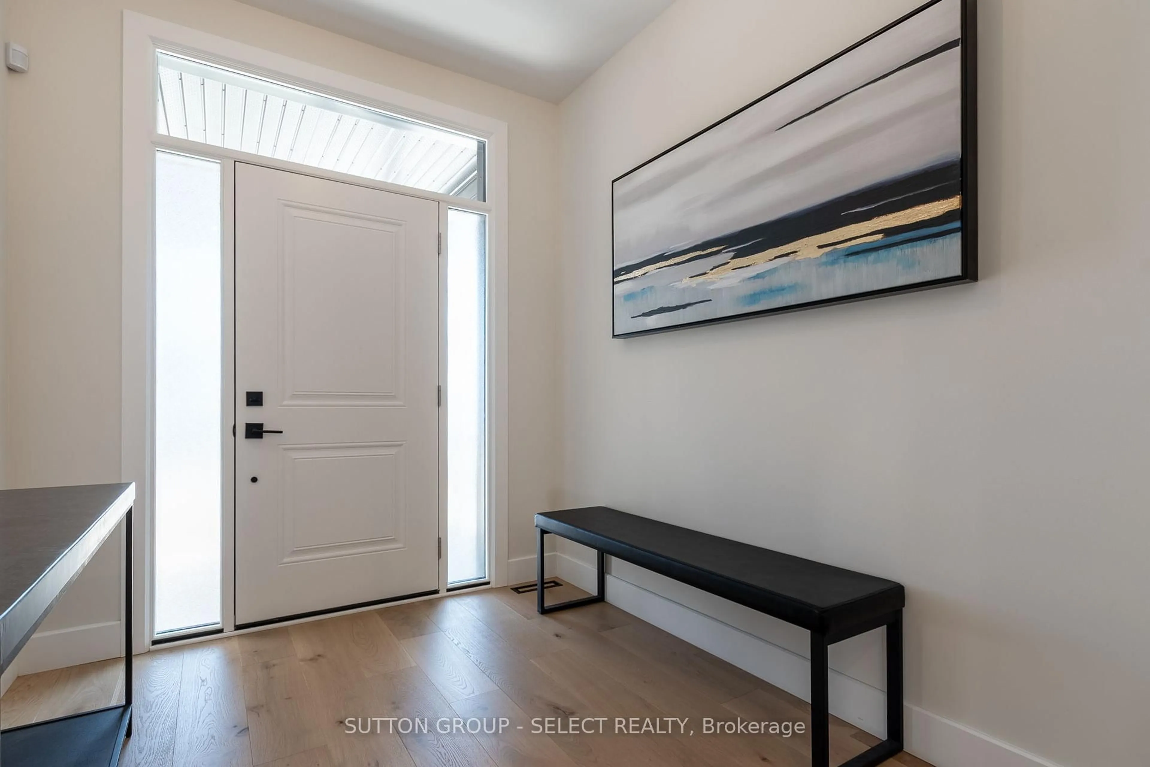 Indoor entryway for 1600 Medway Park Dr, London North Ontario N6G 3W1