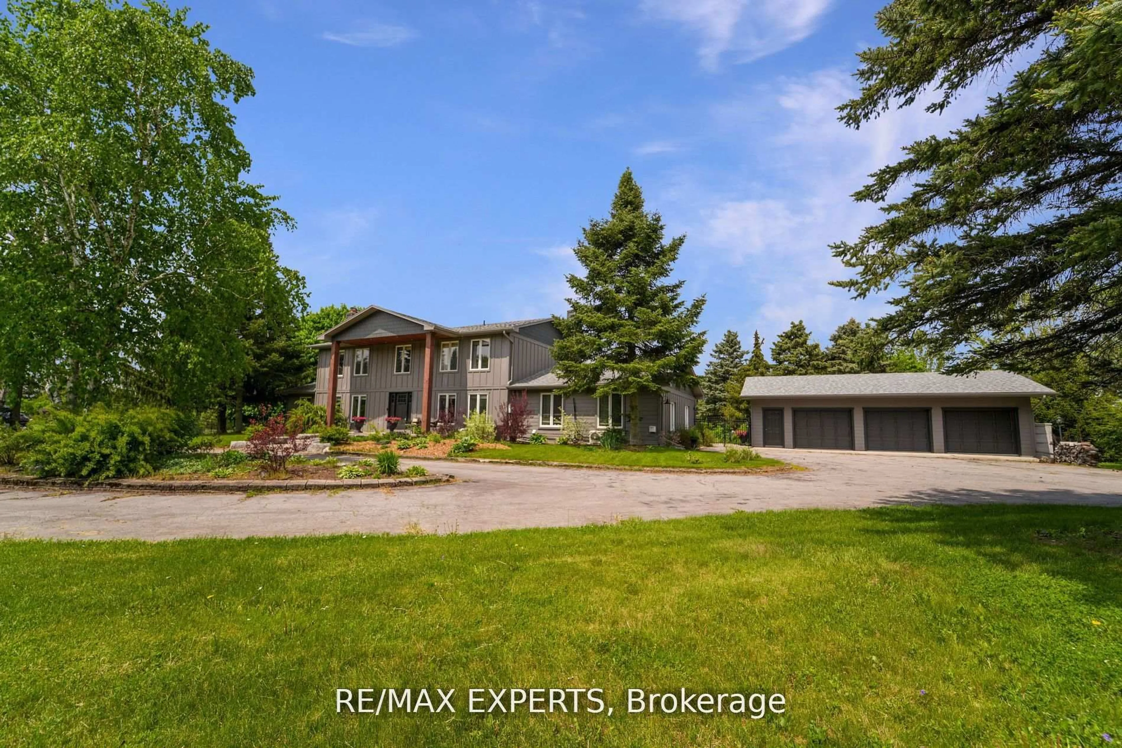 A pic from outside/outdoor area/front of a property/back of a property/a pic from drone, street for 1960 West River Rd, Cambridge Ontario N1R 5S5