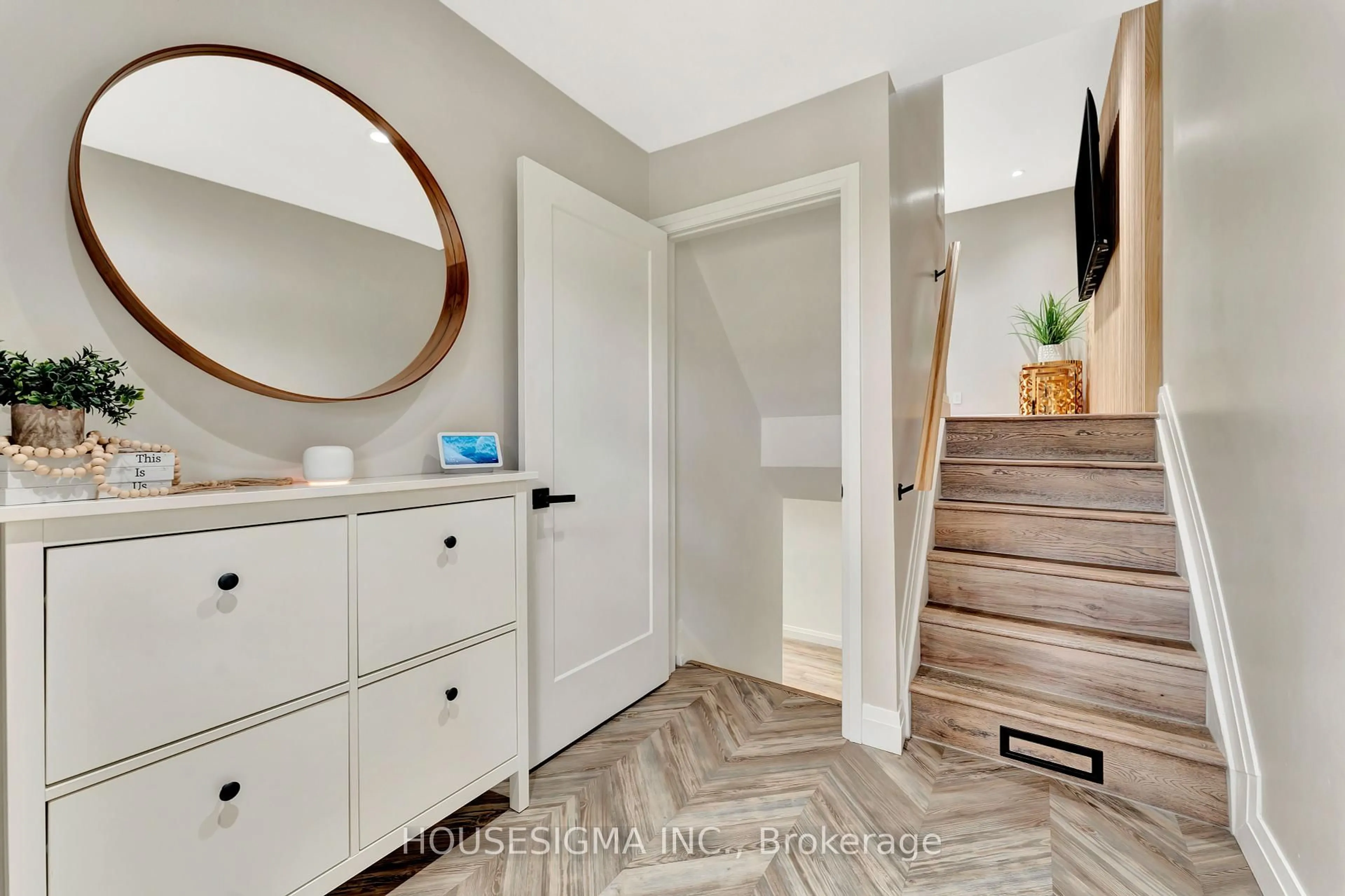Contemporary bathroom, ceramic/tile floor for 25 Thaler Ave #10, Kitchener Ontario N2A 1R3
