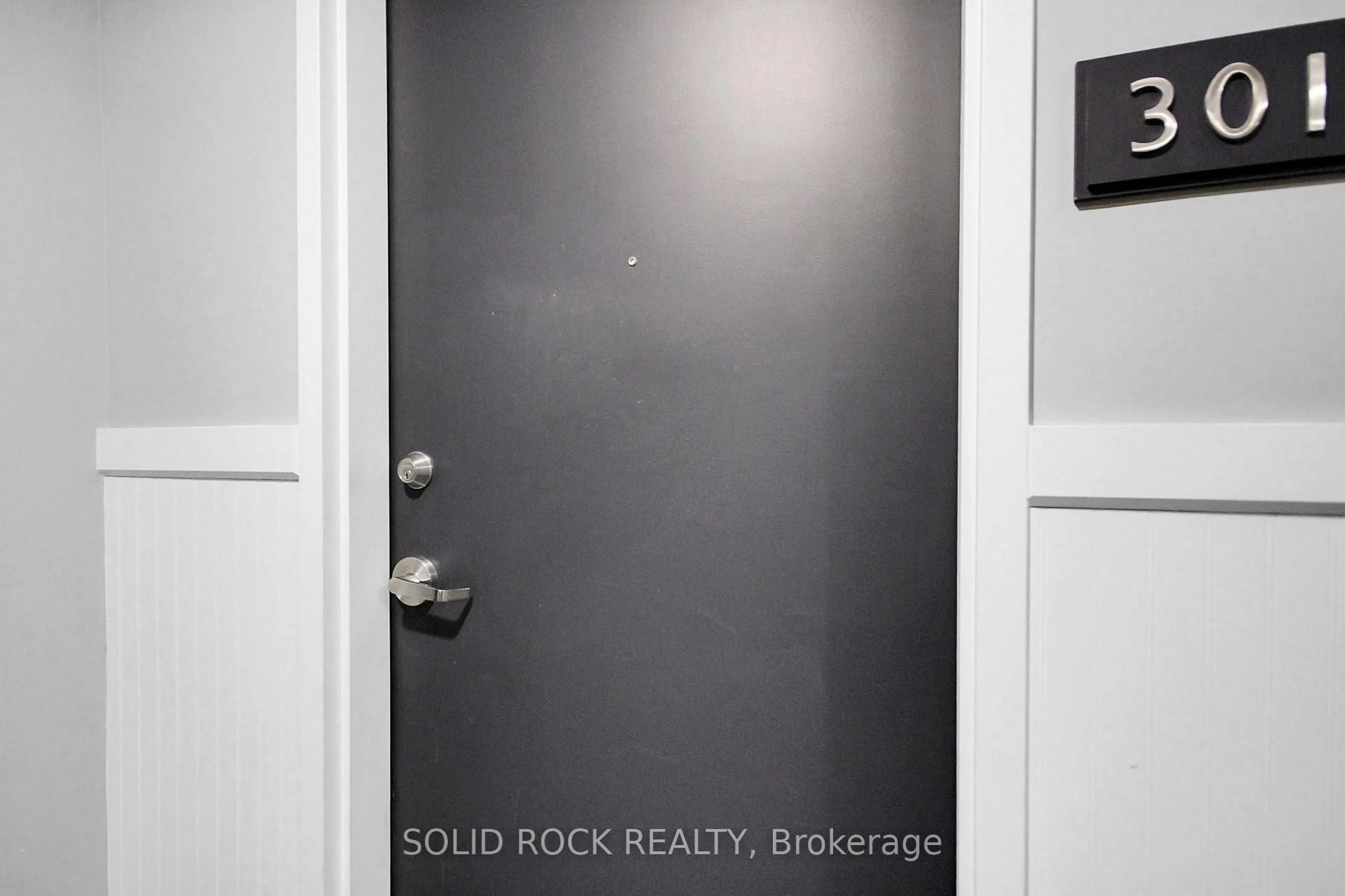 Indoor entryway for 345 ELIZABETH COSGROVE Private #301, Ottawa Ontario K1W 0K6