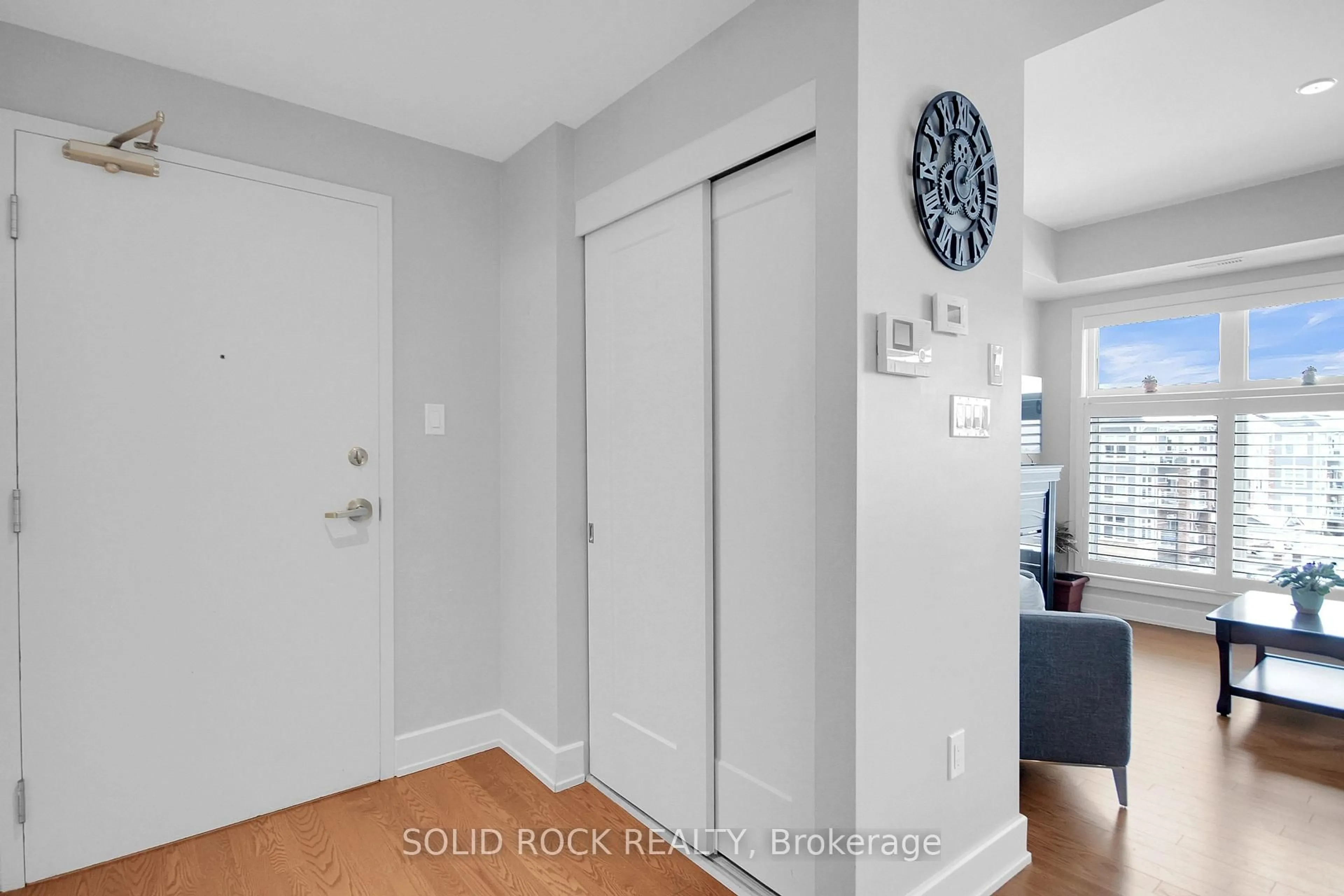 Indoor entryway for 345 ELIZABETH COSGROVE Private #301, Ottawa Ontario K1W 0K6