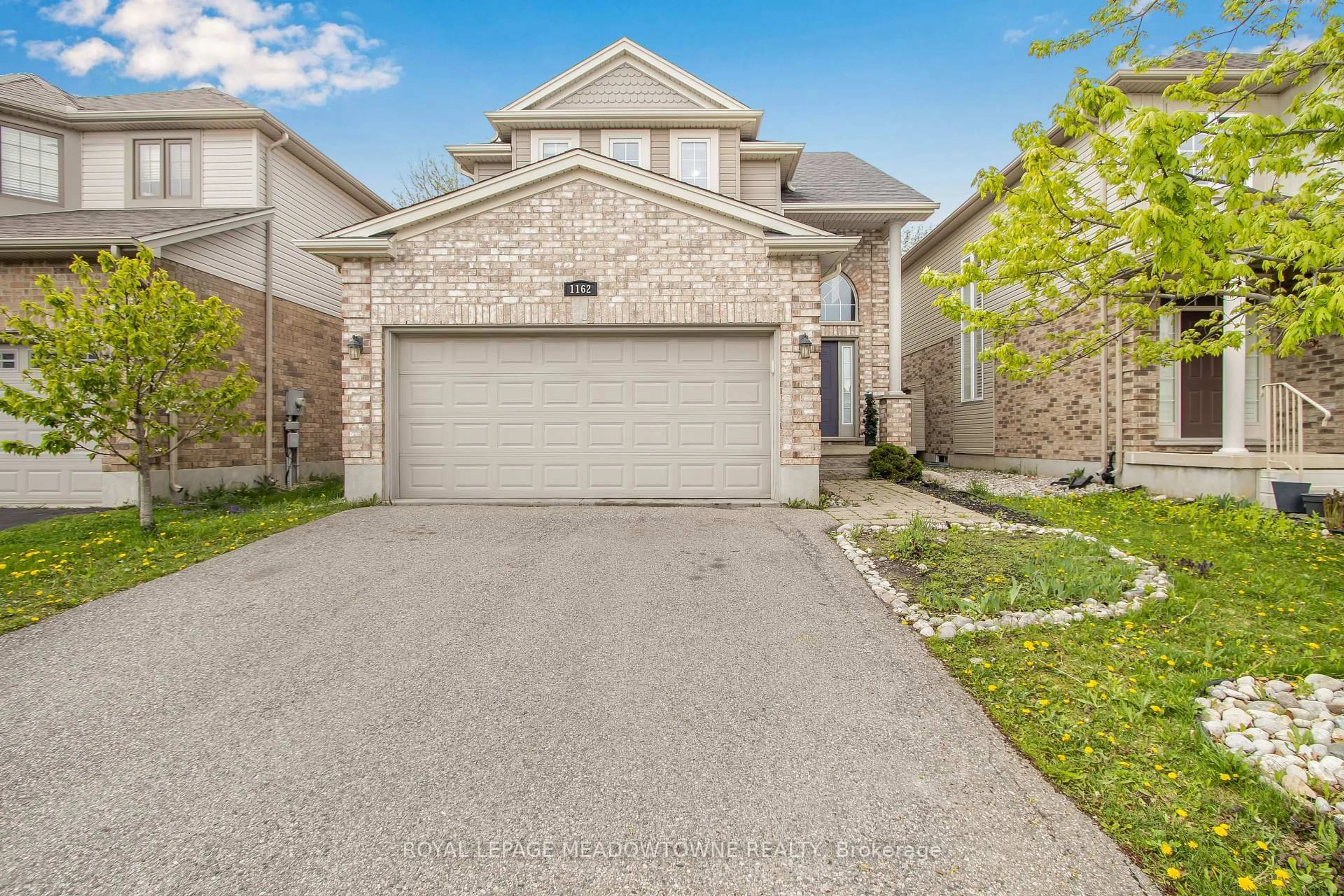 A pic from outside/outdoor area/front of a property/back of a property/a pic from drone, street for 1162 Smither Rd, London North Ontario N6G 5R8