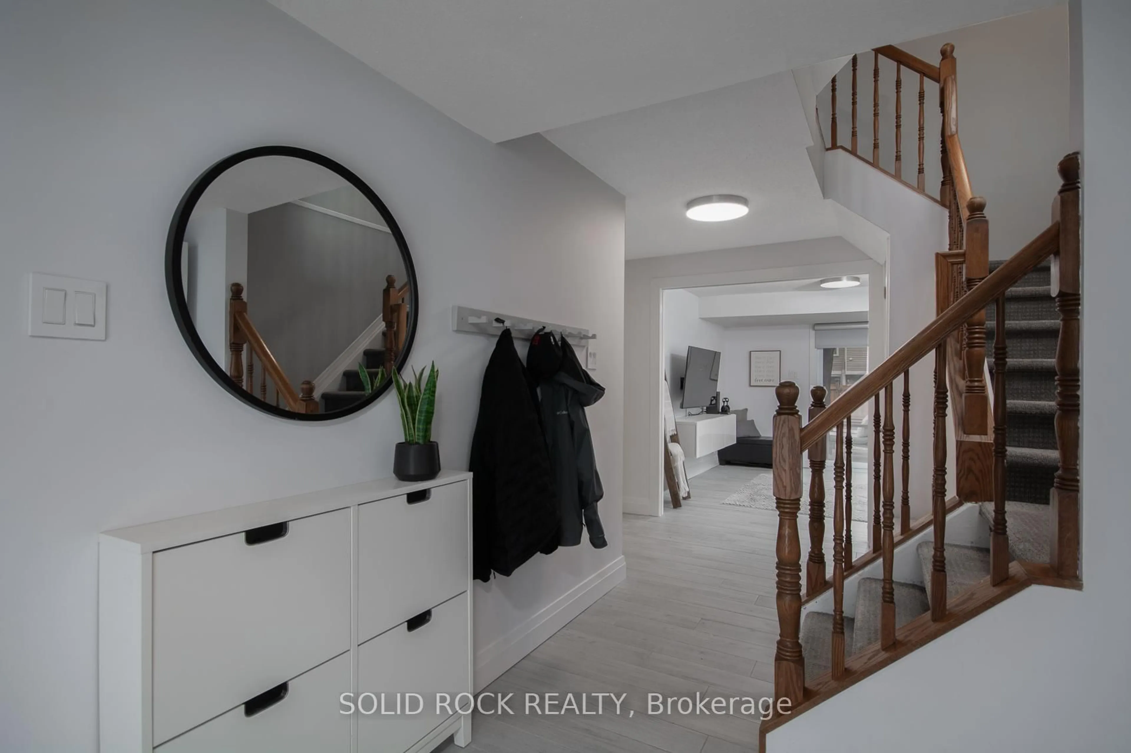 Indoor entryway for 5 Weybridge Dr, Ottawa Ontario K2J 4A1