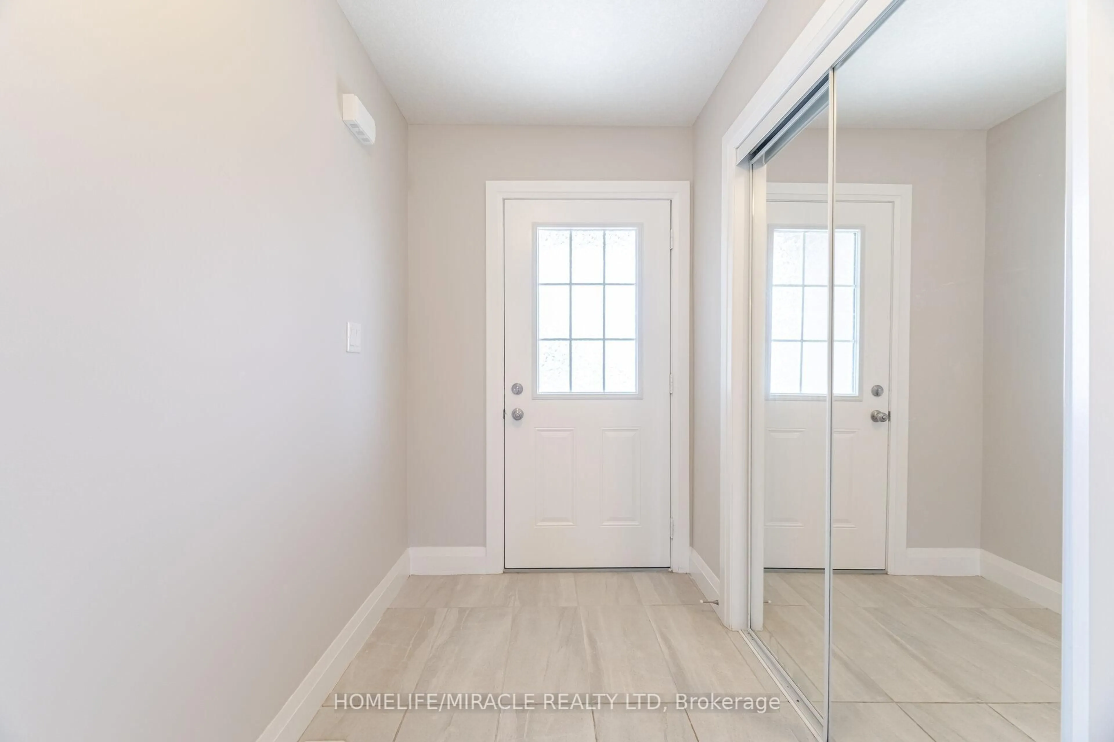 Indoor entryway for 14 Newstead Rd, Brant Ontario N3L 0G3