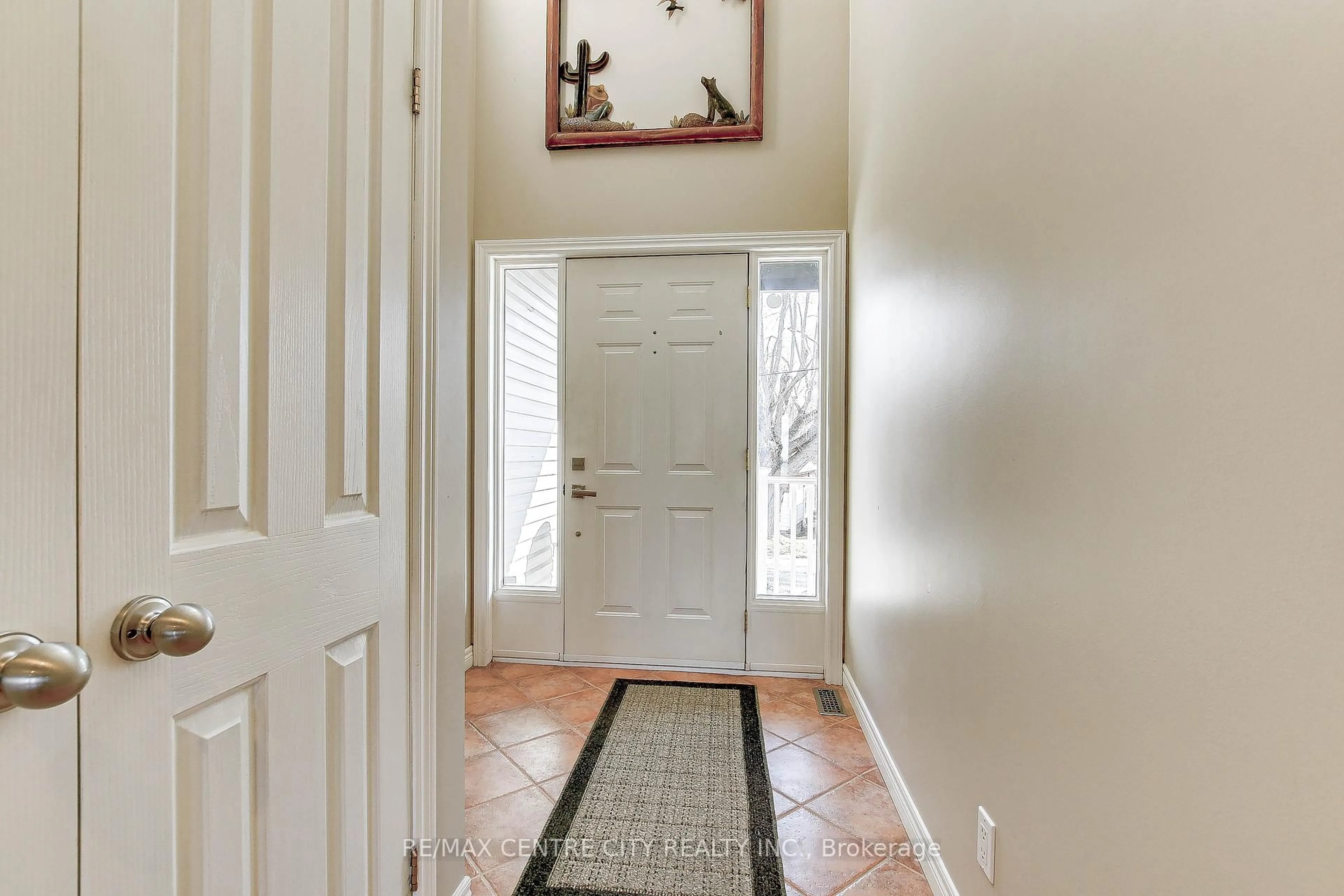 Indoor entryway for 210 CORNELL Dr, Central Elgin Ontario N5L 1A5