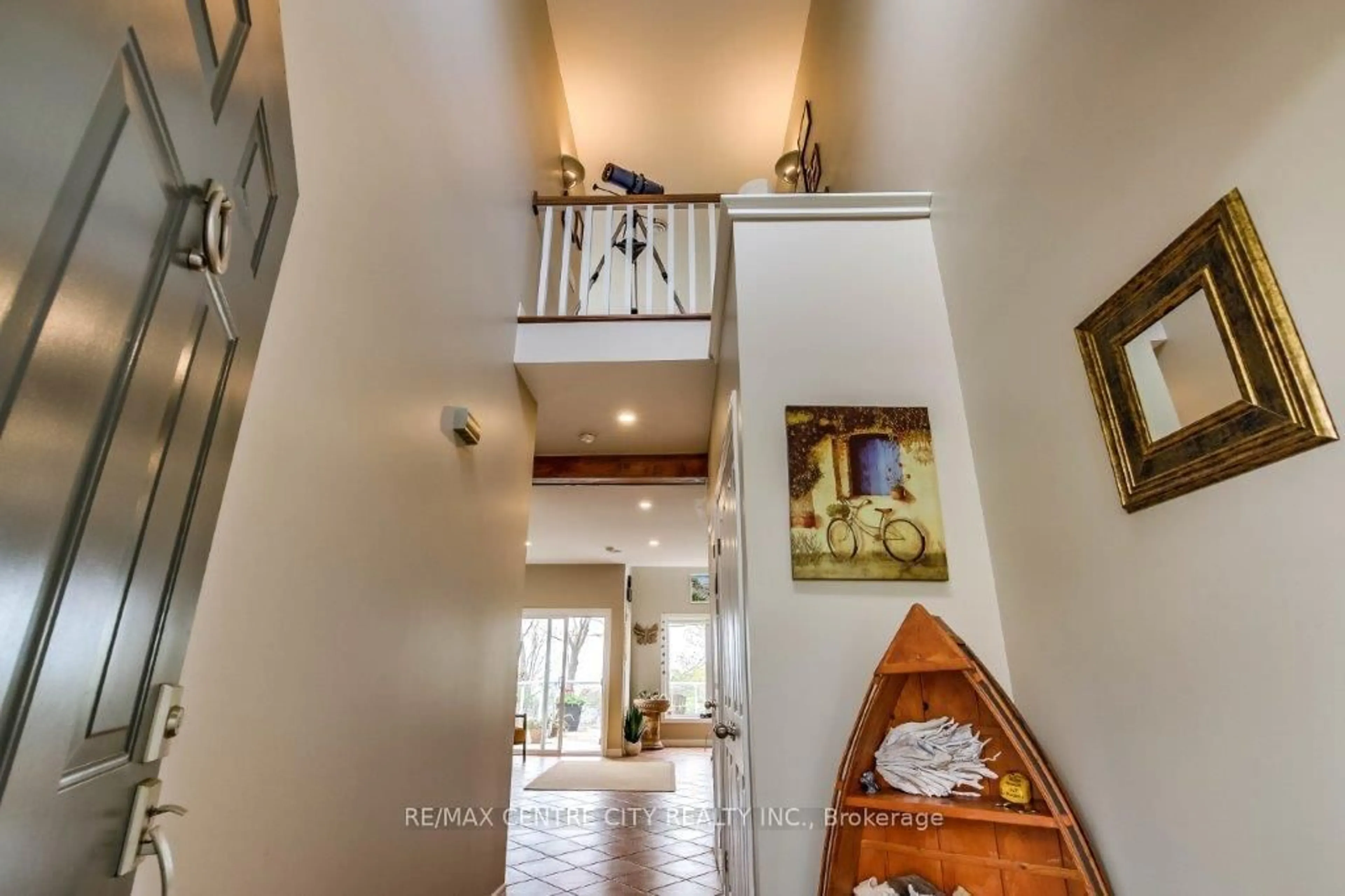 Indoor foyer for 210 CORNELL Dr, Central Elgin Ontario N5L 1A5