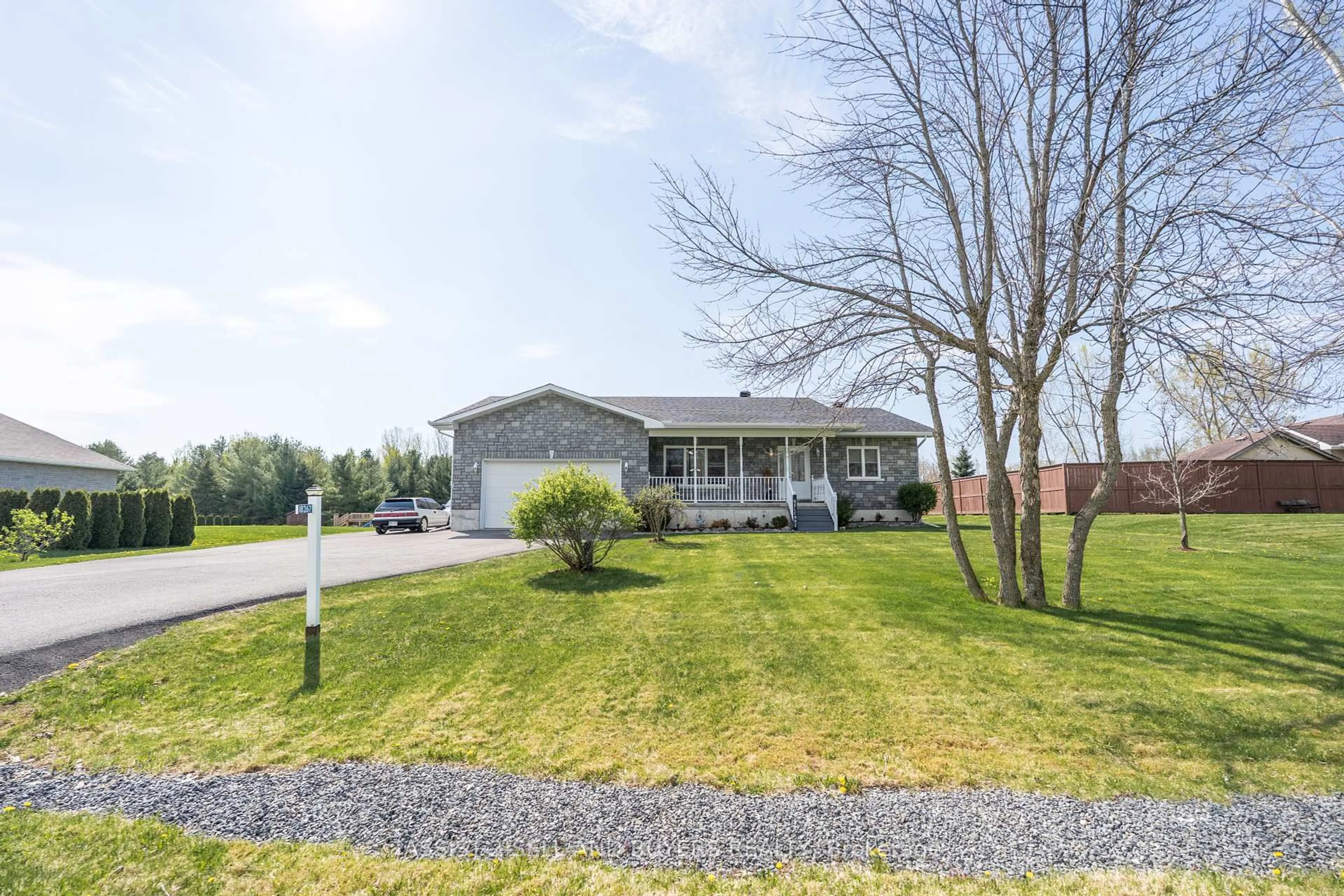A pic from outside/outdoor area/front of a property/back of a property/a pic from drone, unknown for 18267 Samuel Dr, South Glengarry Ontario K6H 7J1