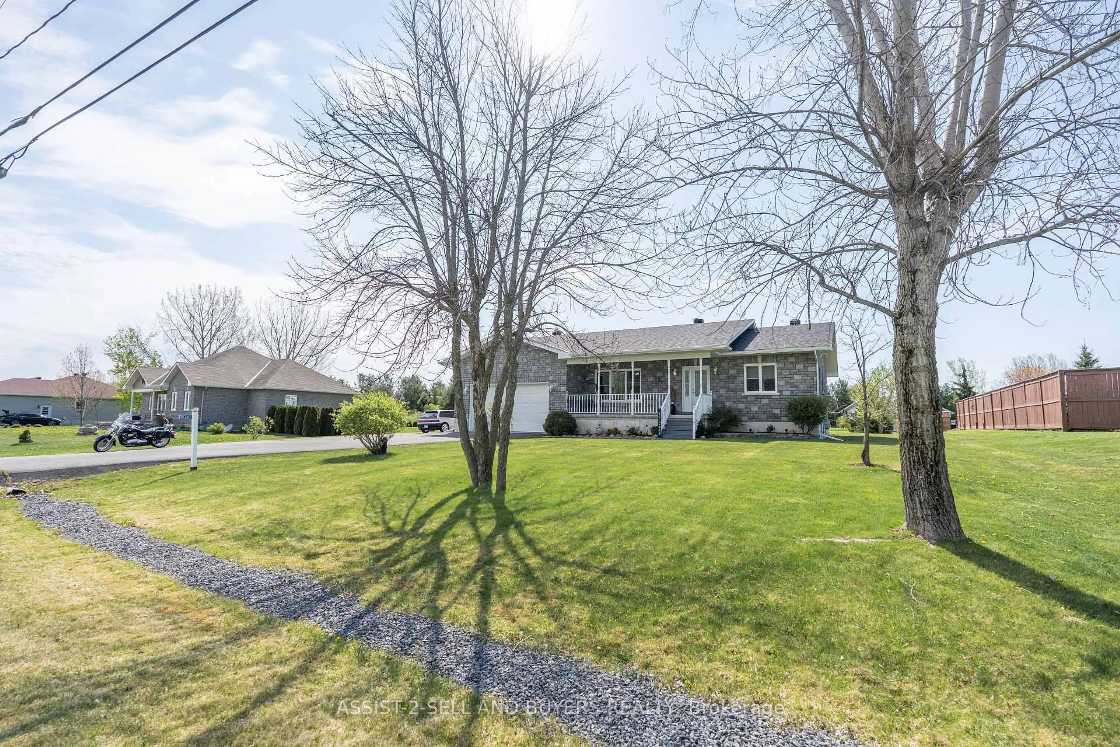 A pic from outside/outdoor area/front of a property/back of a property/a pic from drone, street for 18267 Samuel Dr, South Glengarry Ontario K6H 7J1